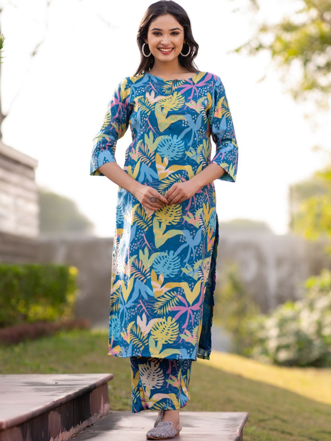 

HOUSE OF JAMOTI Floral Printed Straight Kurta with Palazzos, Blue