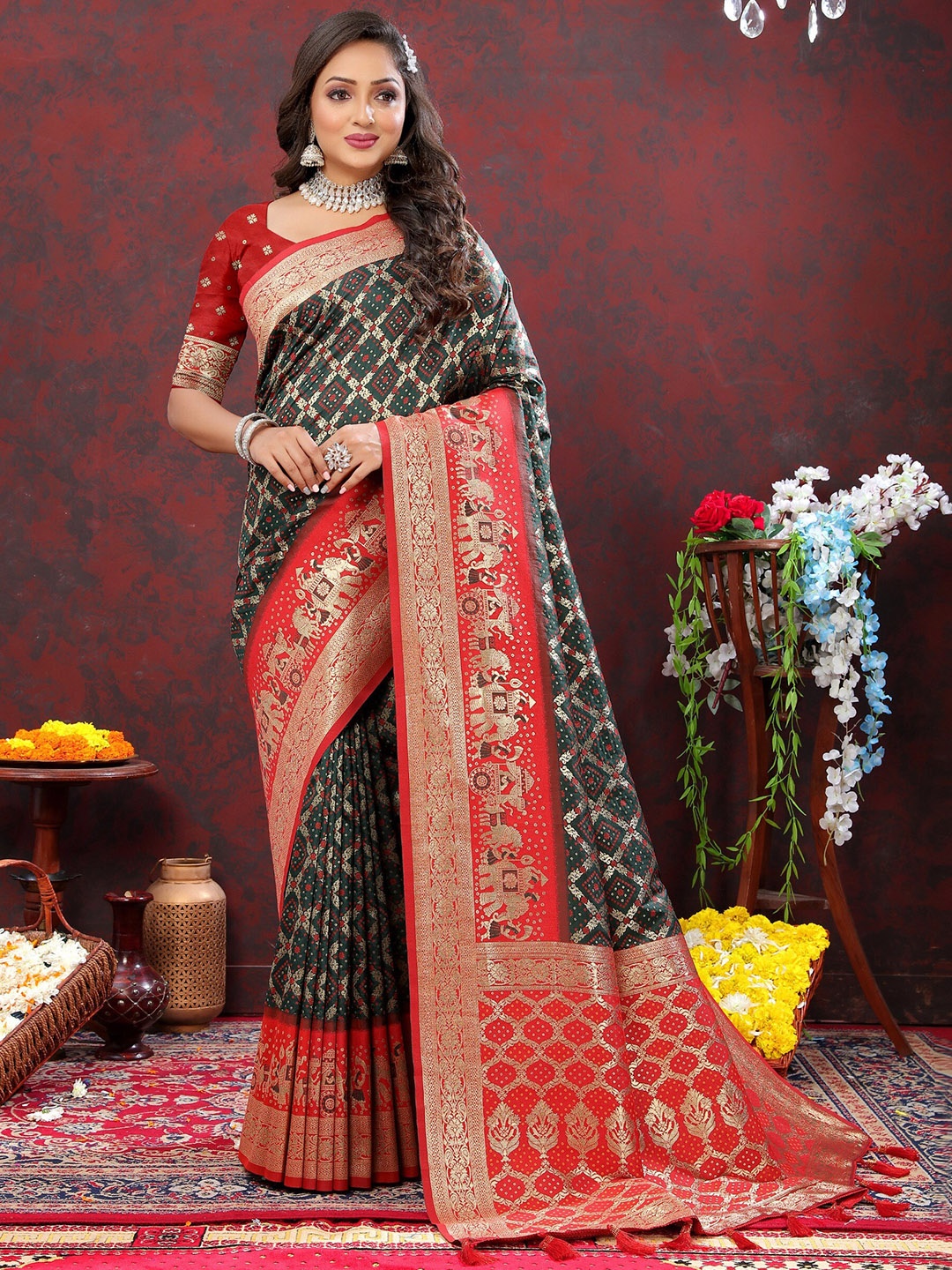 

bansari textiles Geometric Woven Design Zari Silk Cotton Banarasi Saree, Black