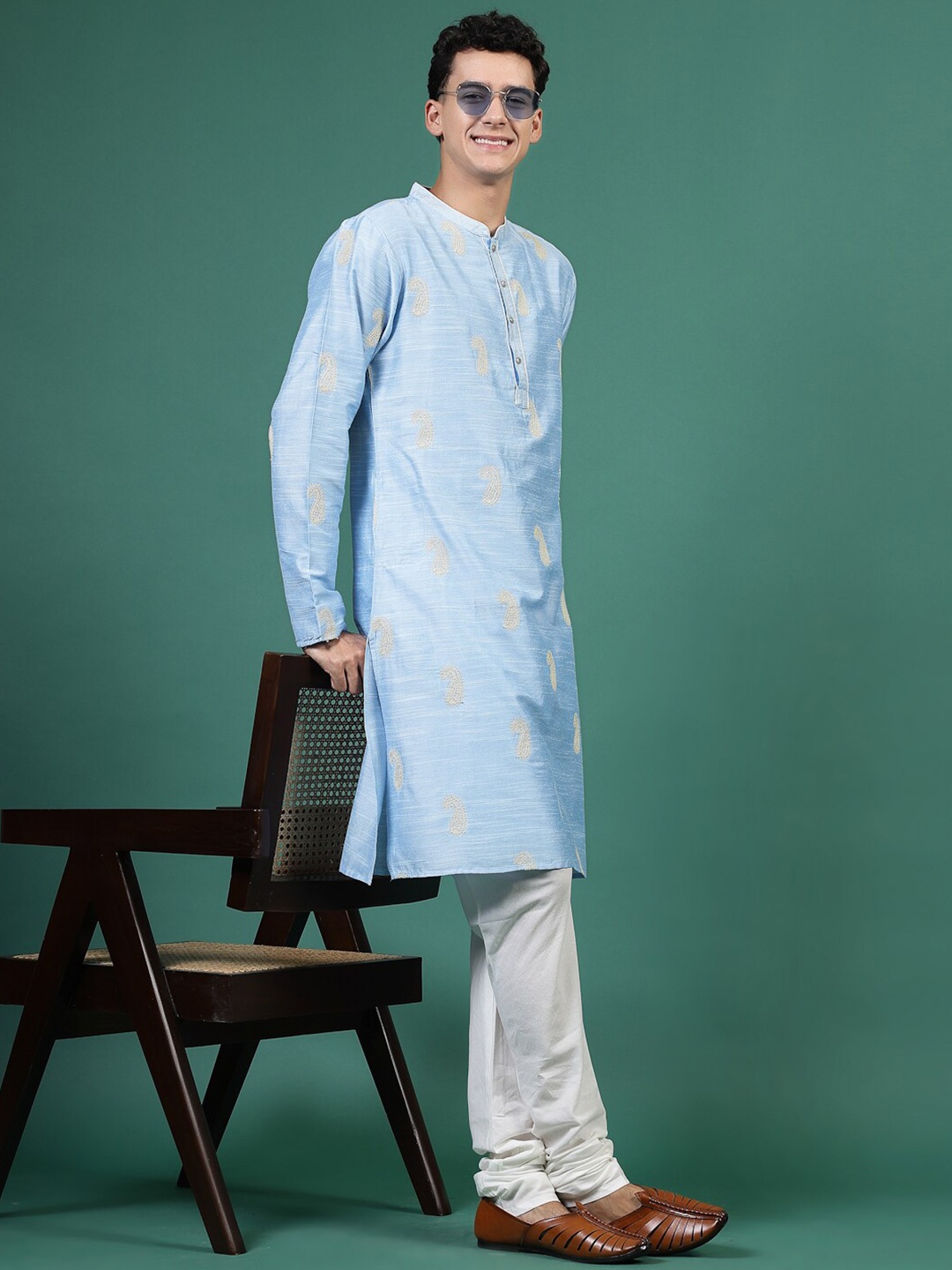 

Sangria Ethnic Motifs Embroidered Mandarin Collar Straight Kurta, Turquoise blue