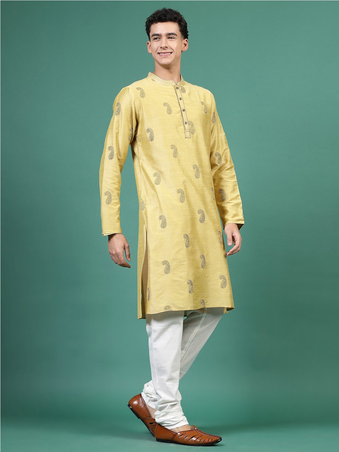 

Ramas Paisley Printed Thread Work Keyhole Neck Kurta, Beige