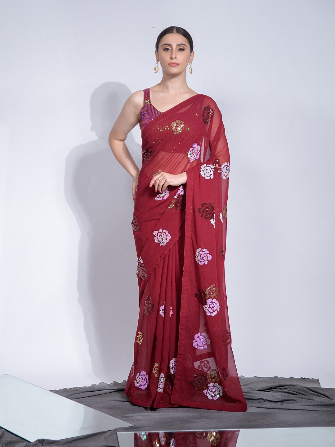 

Thishma Embroidered Squinned Saree, Red