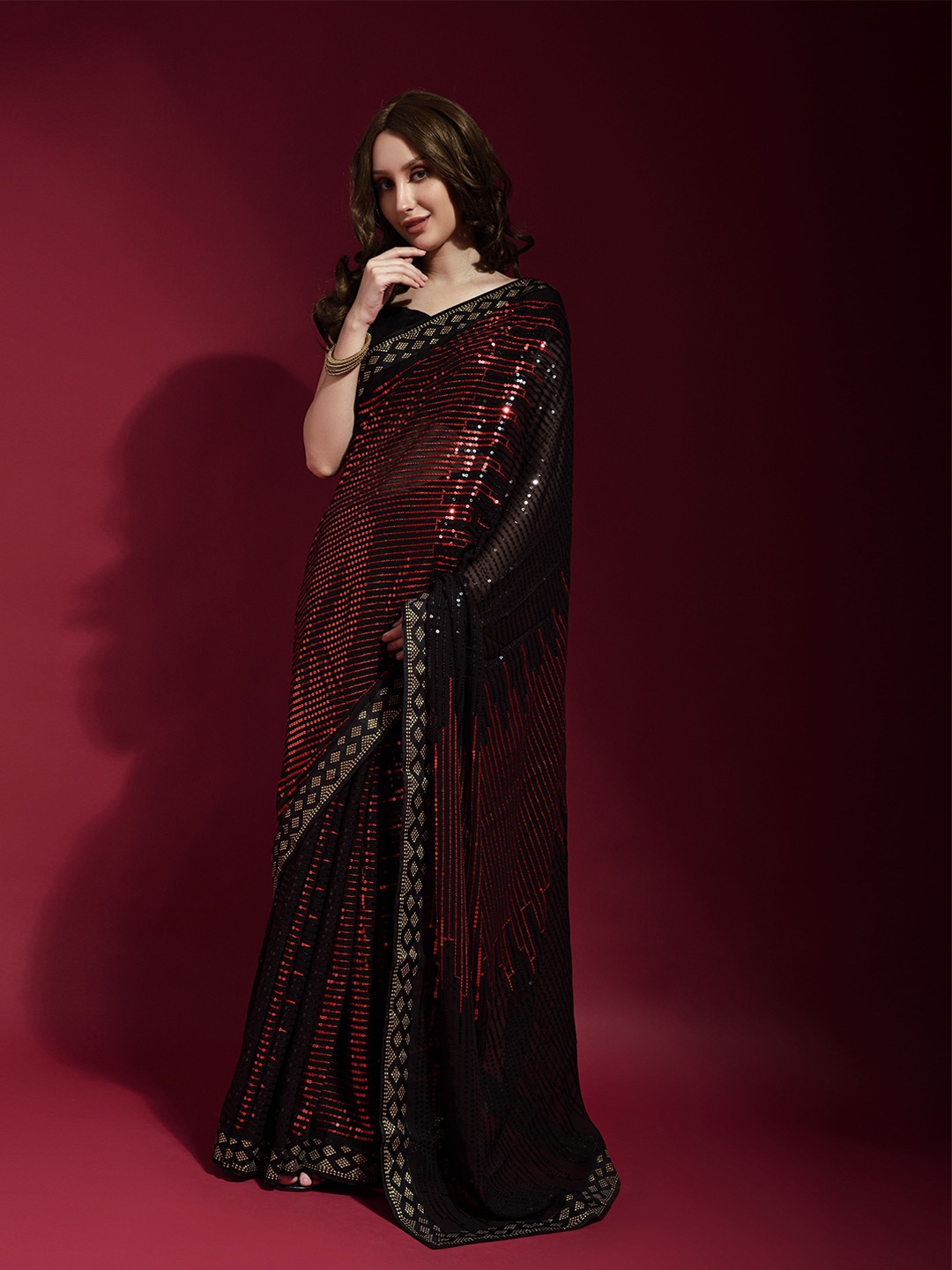 

Thishma Leheriya Sequinned Saree, Red