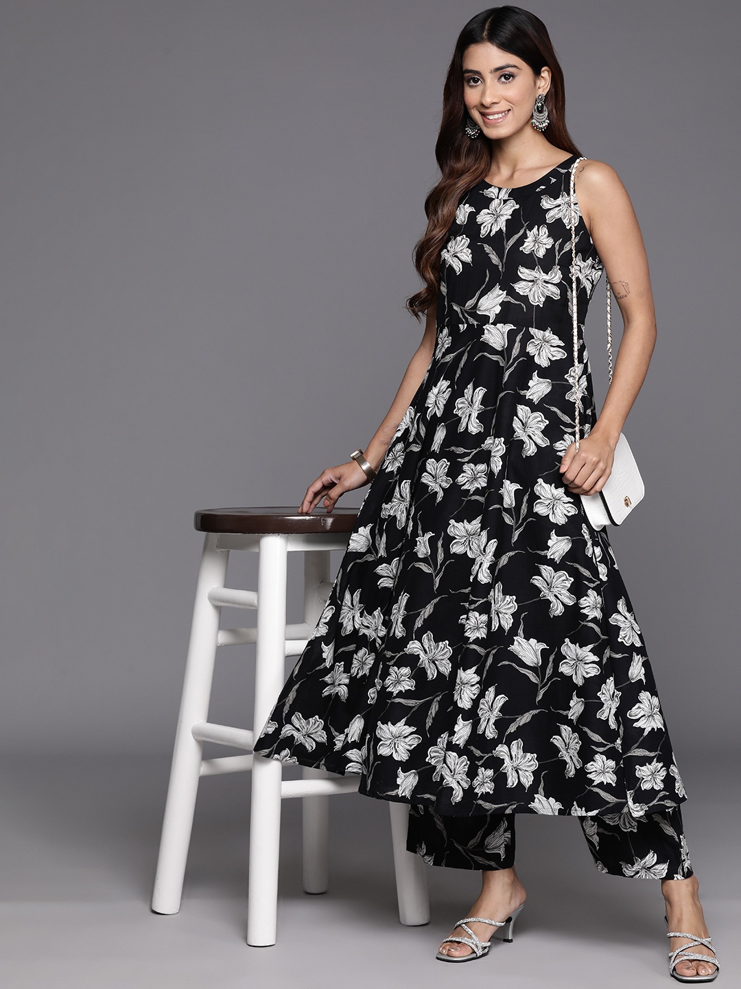 

Varanga Women Floral Printed Empire Pure Cotton Kurta with Palazzos, Black