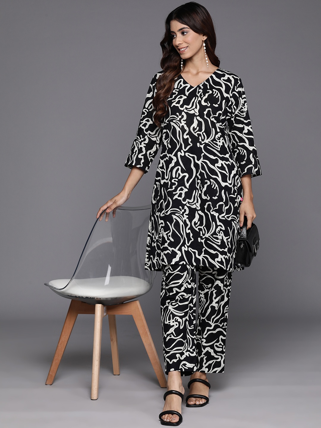 

Varanga Women Abstract Printed Ethnic Co-Ords, Black