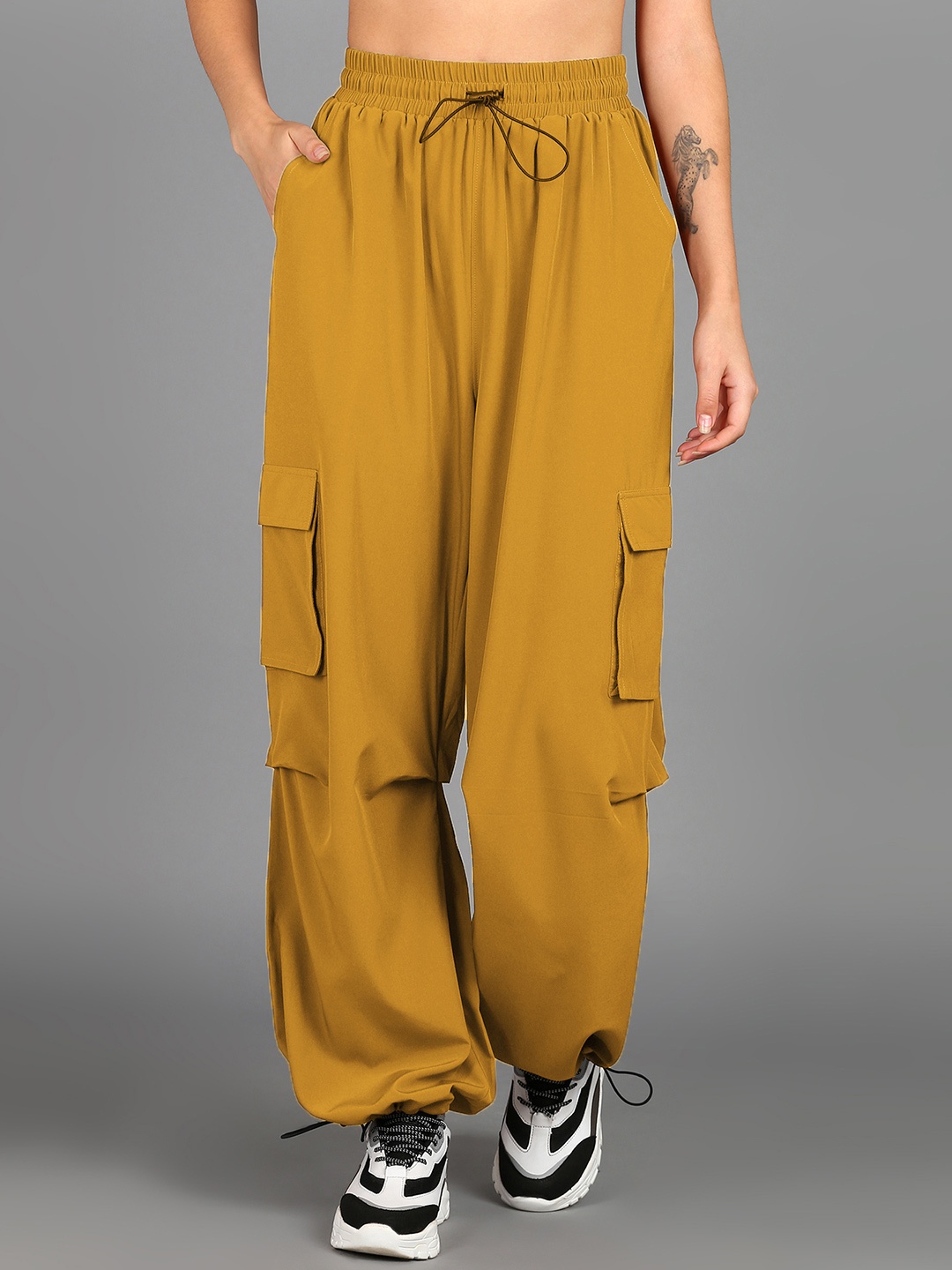 

The Roadster Lifestyle Co. Brown Women Baggy Fit Mid-Rise Parachute Jogger Trouser
