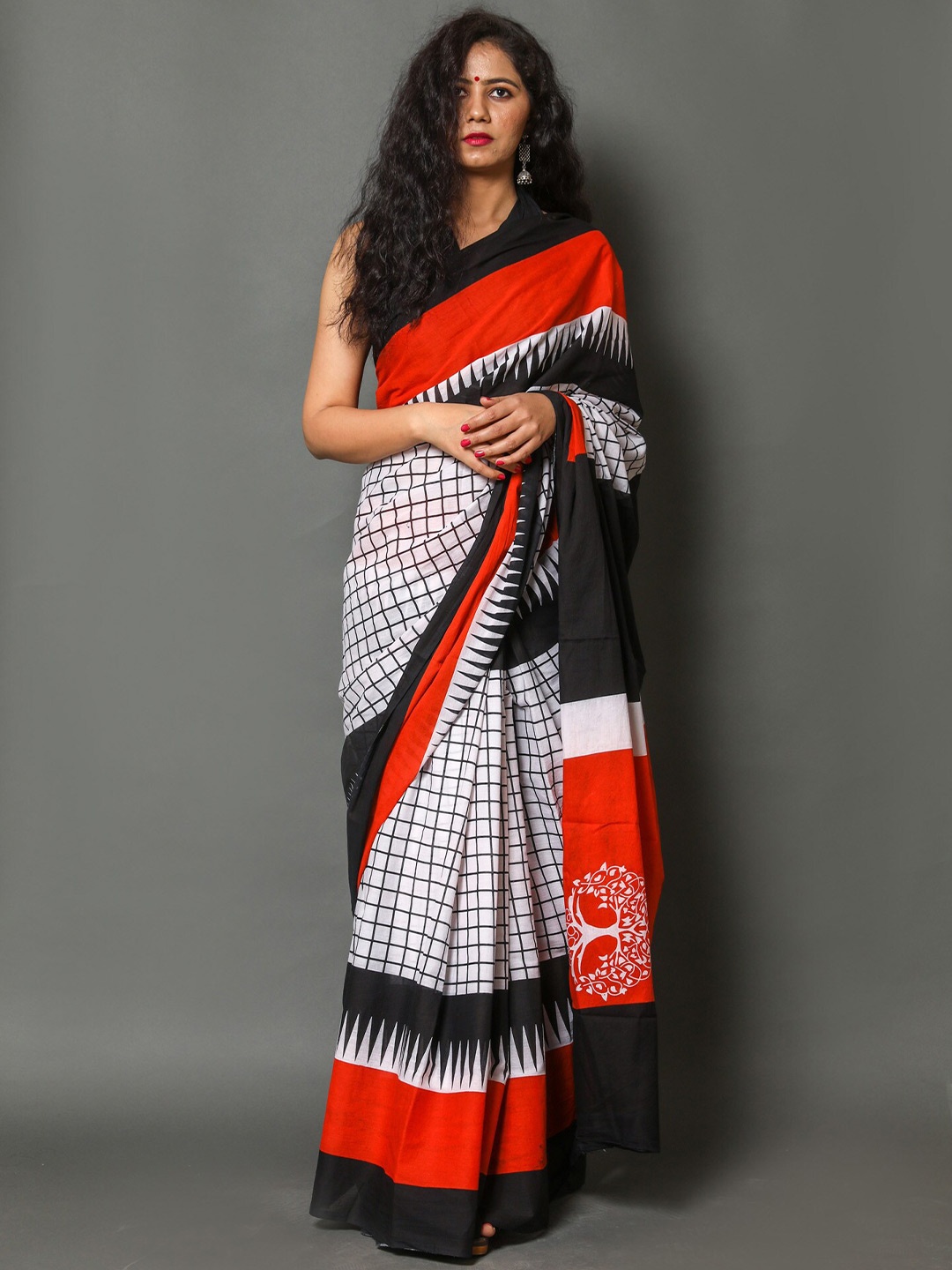 

NIKHILAM Floral Pure Cotton Handloom Block Print Saree, Red