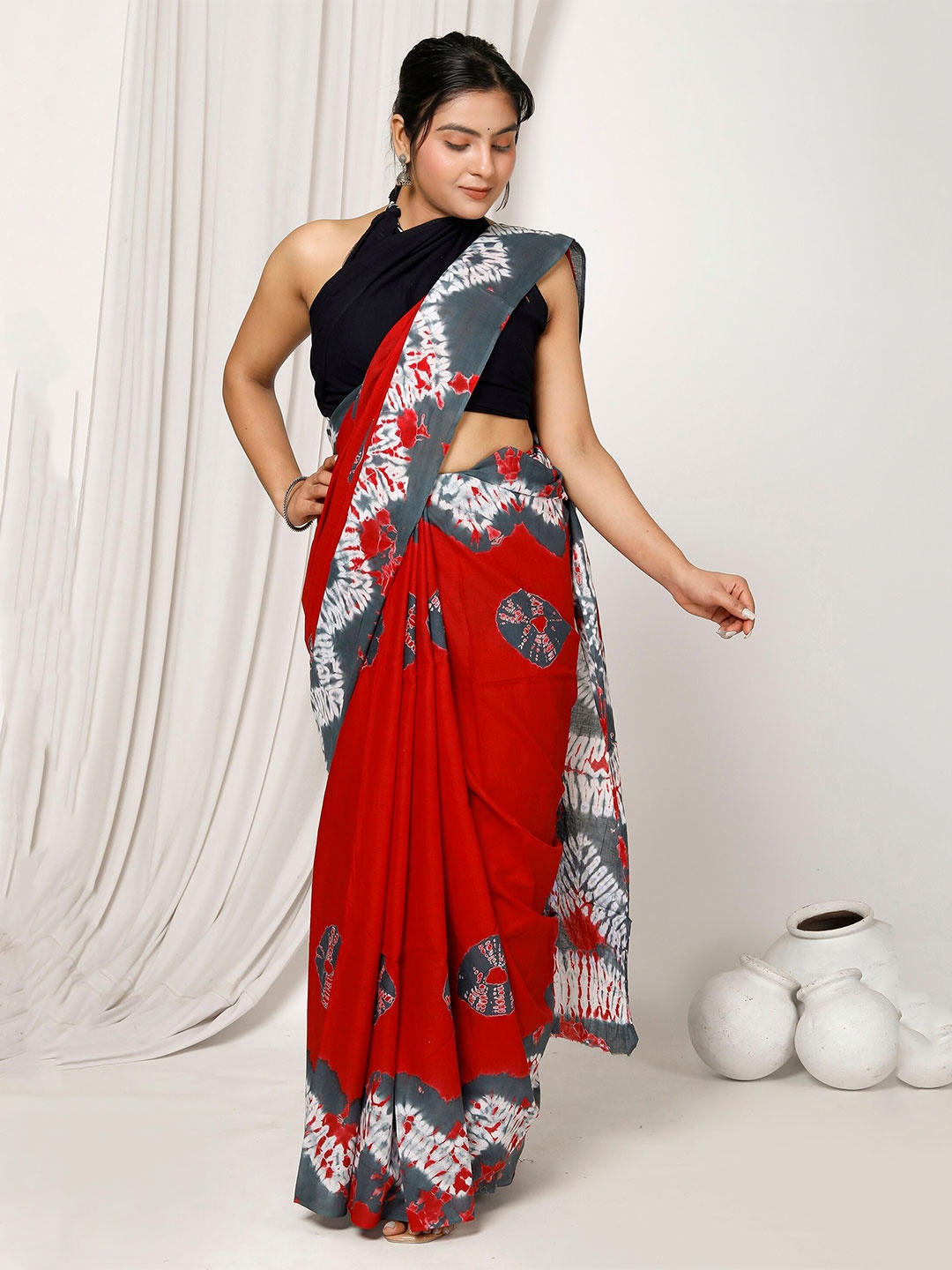 

NIKHILAM Leheriya Pure Cotton Handloom Bagru Saree, Red