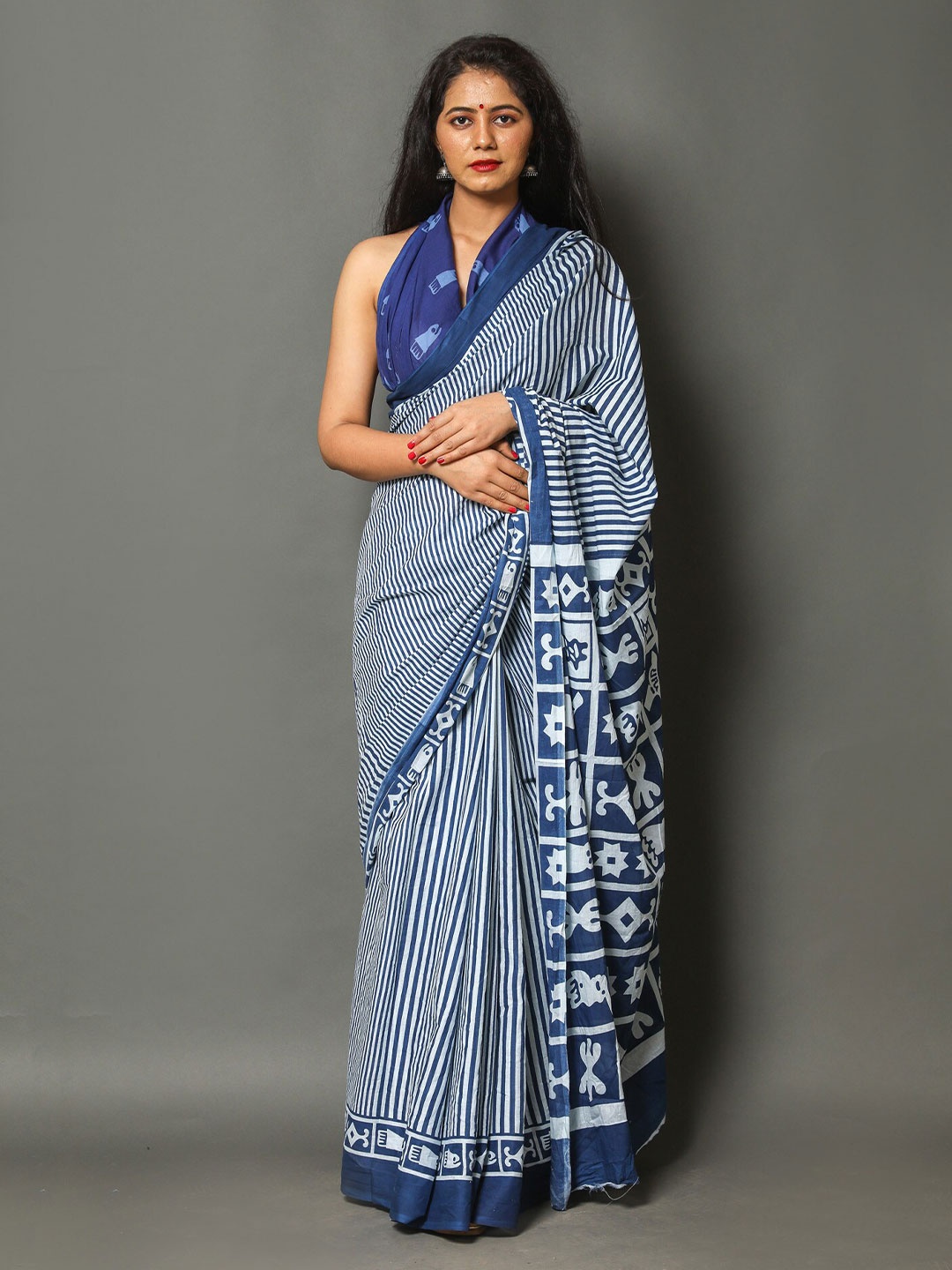 

NIKHILAM Floral Pure Cotton Block Print Saree, Grey