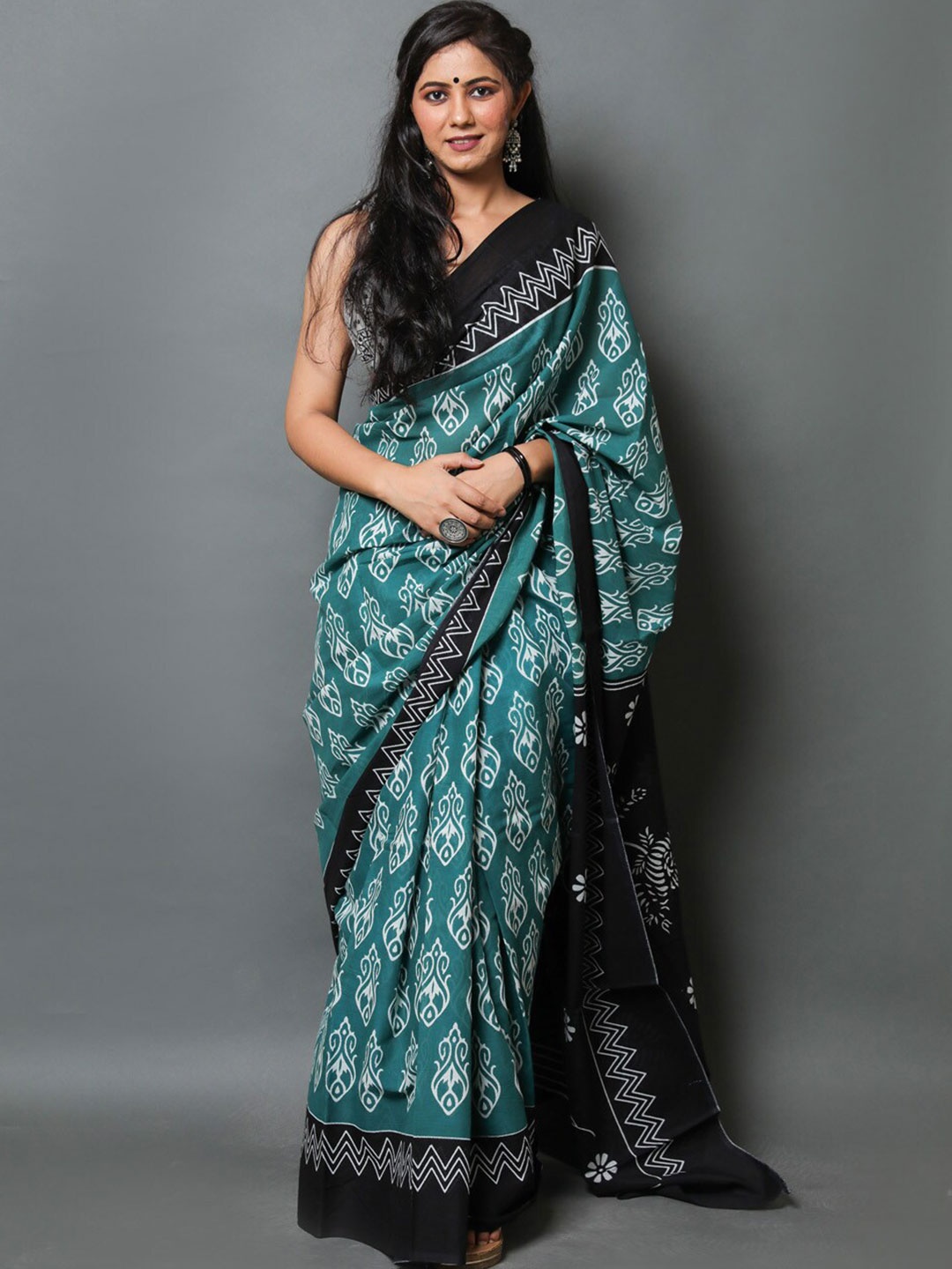 

NIKHILAM Floral Pure Cotton Handloom Ikat Saree, Green