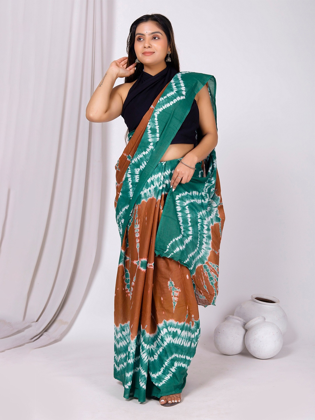 

NIKHILAM Tie and Dye Pure Cotton Bagru Saree, Green