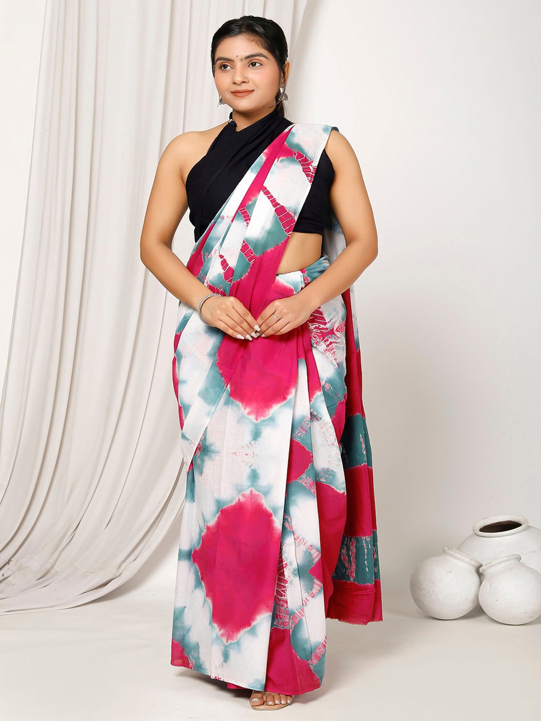 

NIKHILAM Leheriya Printed Pure Cotton Bagru Saree, Pink