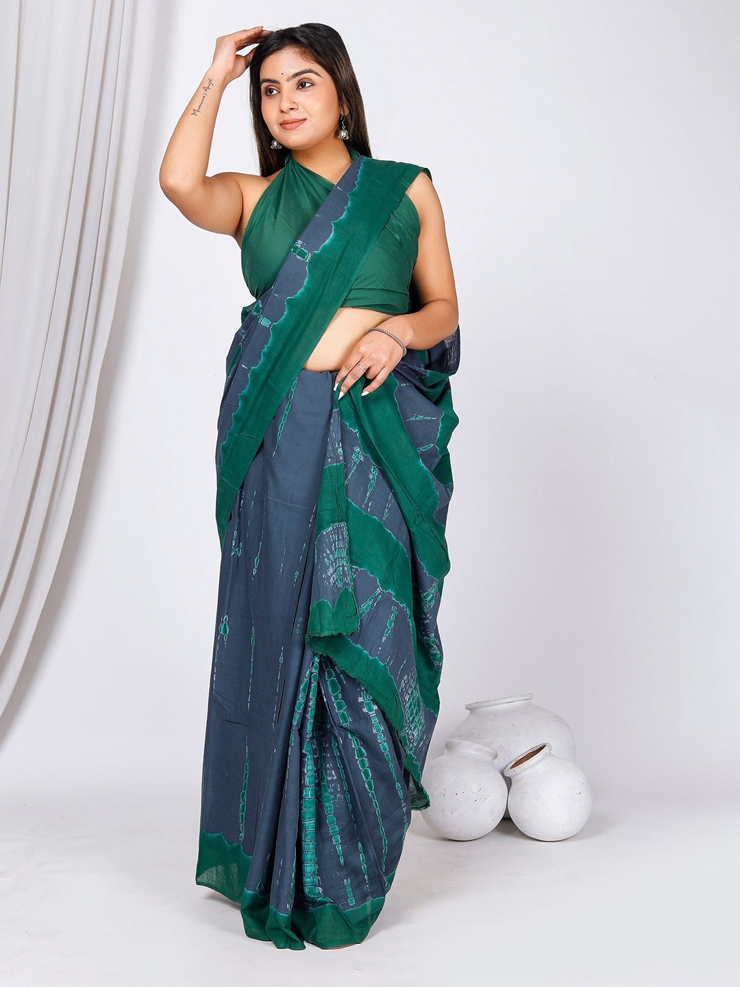 

NIKHILAM Leheriya Printed Pure Cotton Bagru Saree, Green