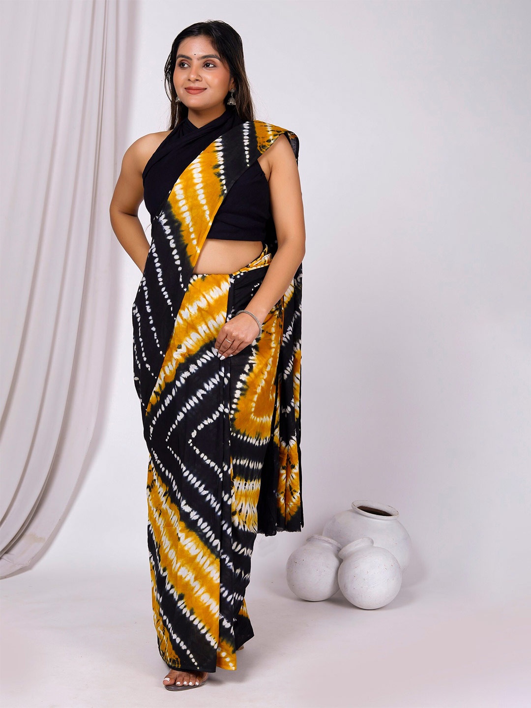 

NIKHILAM Tie and Dye Pure Cotton Bandhani Saree, Black