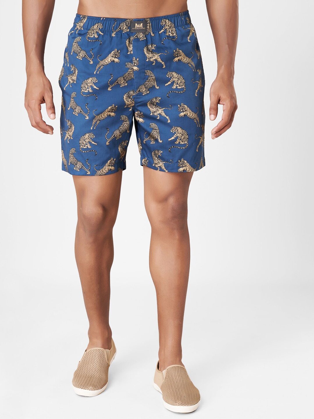 

Macroman M-Series Conversational Printed Pure Cotton Regular Shorts, Navy blue