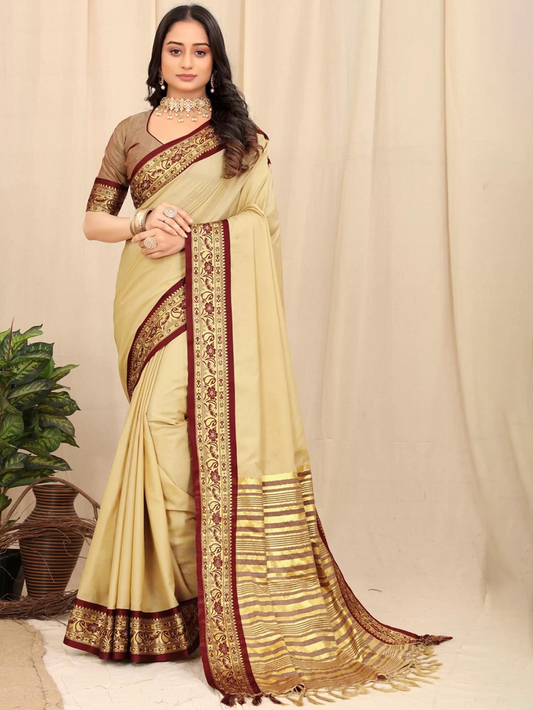 

rashora Zari Woven Design Banarasi Saree, Beige