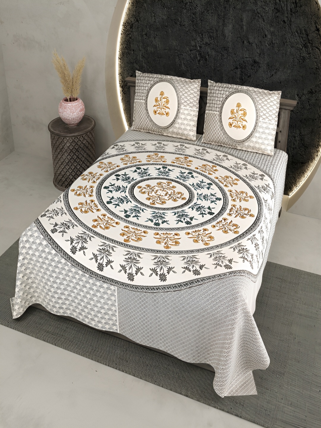

Qfab Grey Floral 144 TC King Bedsheet with 2 Pillow Covers
