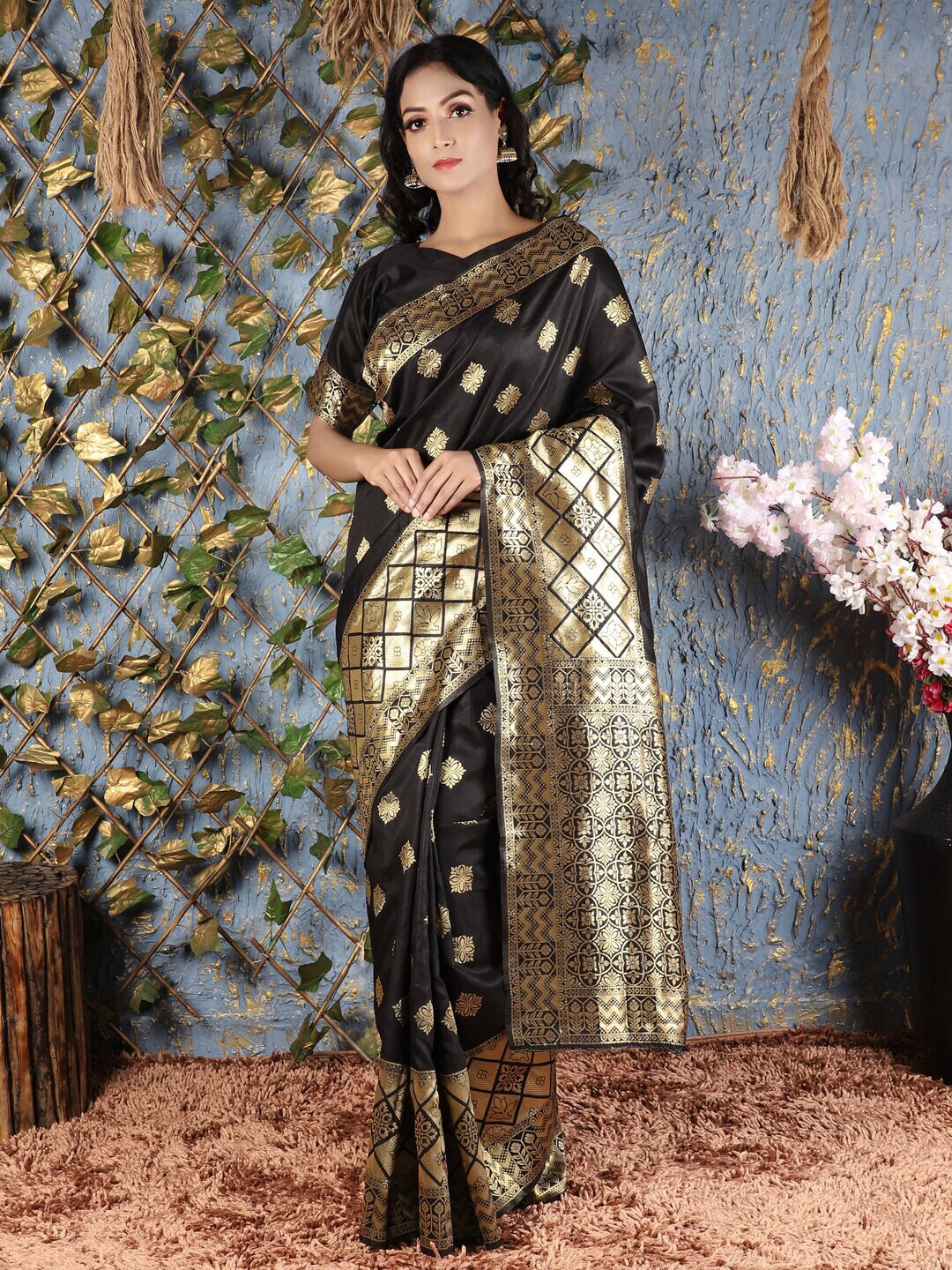 

61&7NX Floral Woven Design Zari Saree, Black