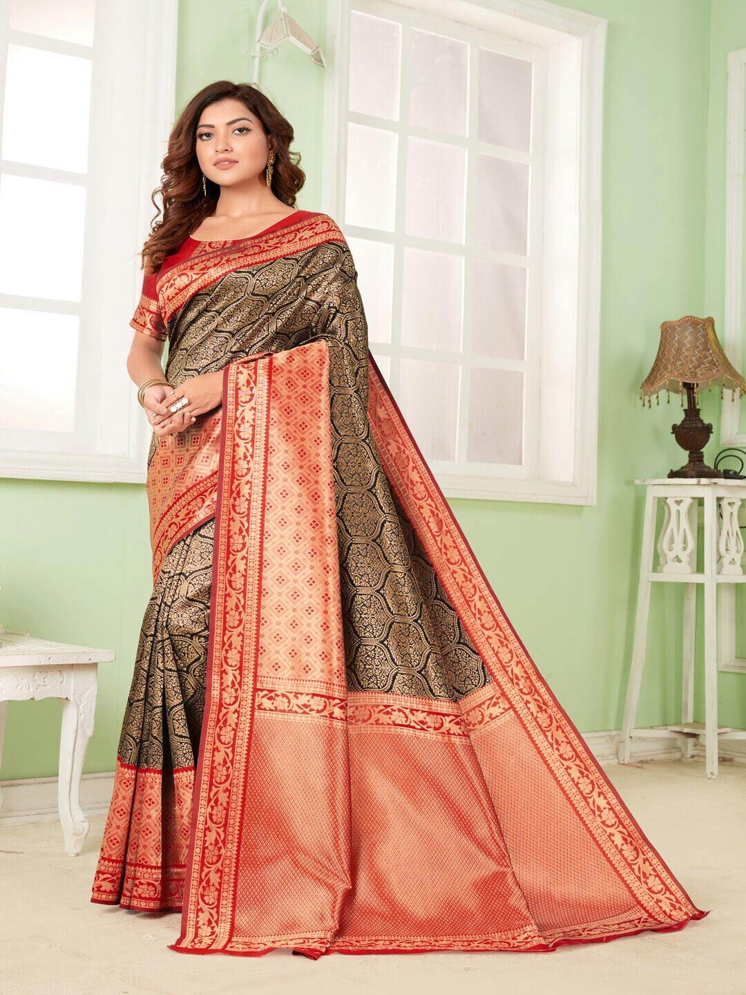 

61&7NX Ethnic Motifs Zari Woven Design Saree, Black
