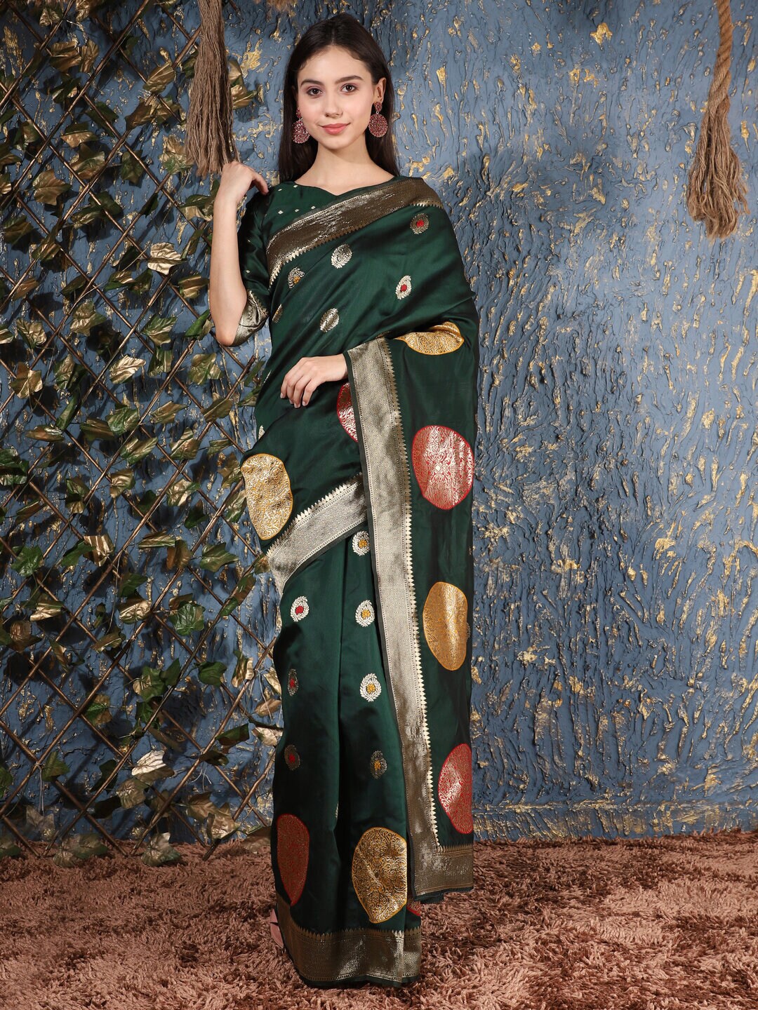 

61&7NX Ethnic Motifs Zari Woven Design Saree, Green