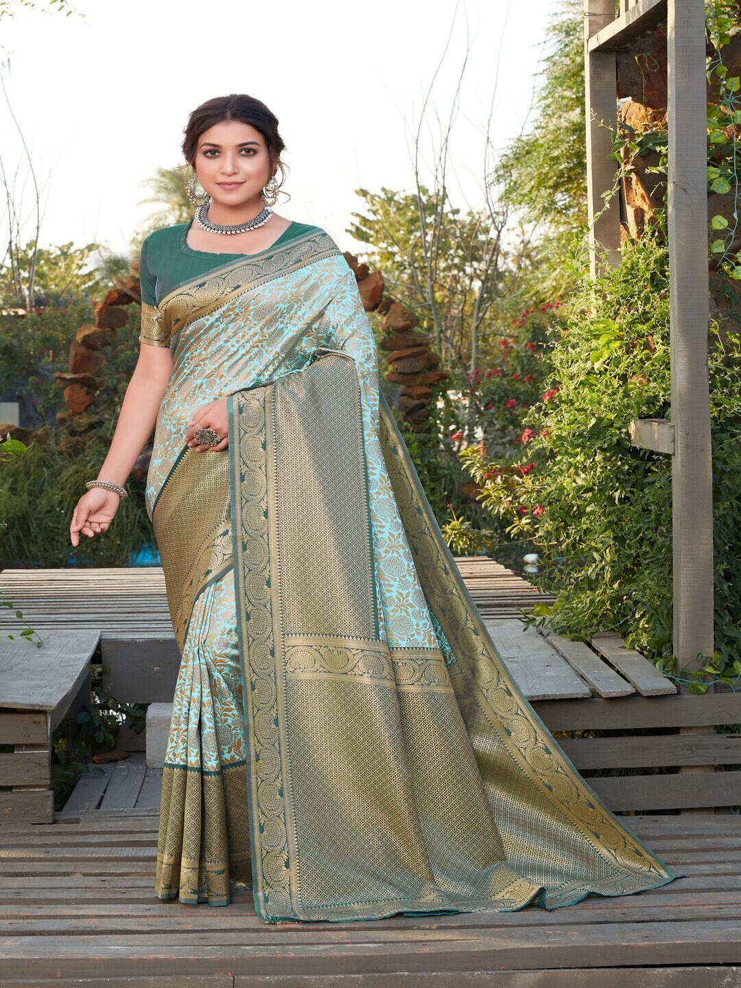 

61&7NX Ethnic Motifs Woven Design Zari Art Silk Saree, Blue