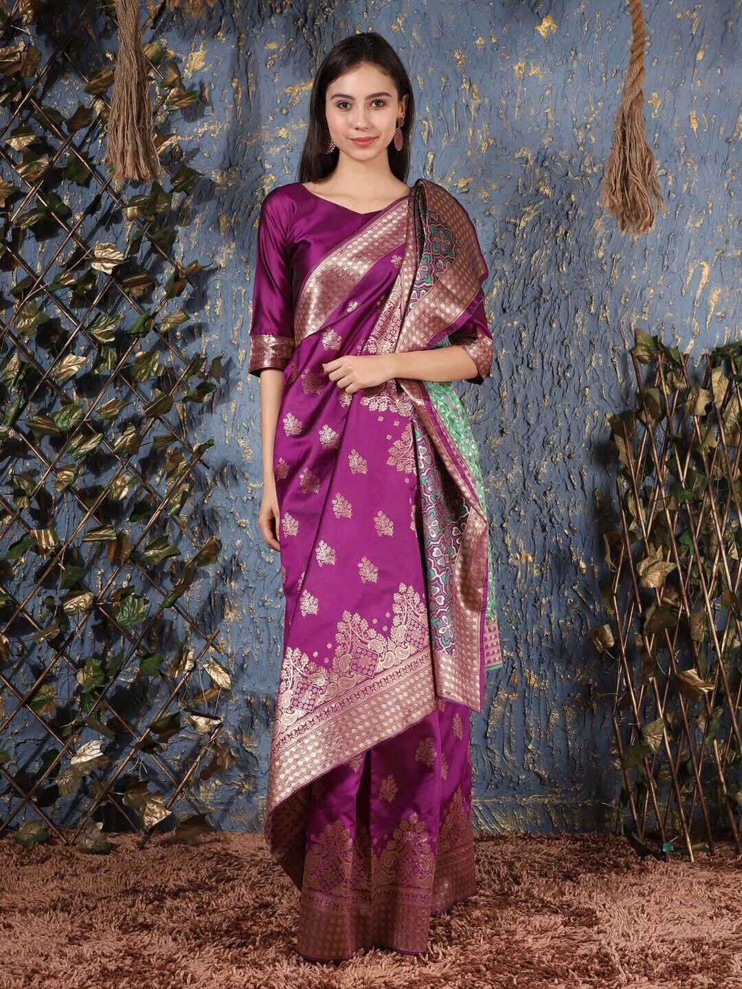 

61&7NX Floral Printed Zari Woven Design Saree, Purple