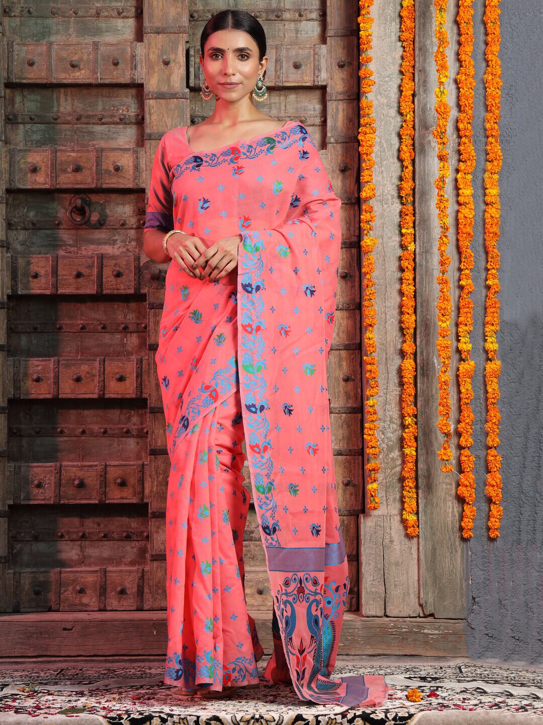 

61&7NX Floral Printed Woven Design Saree, Pink