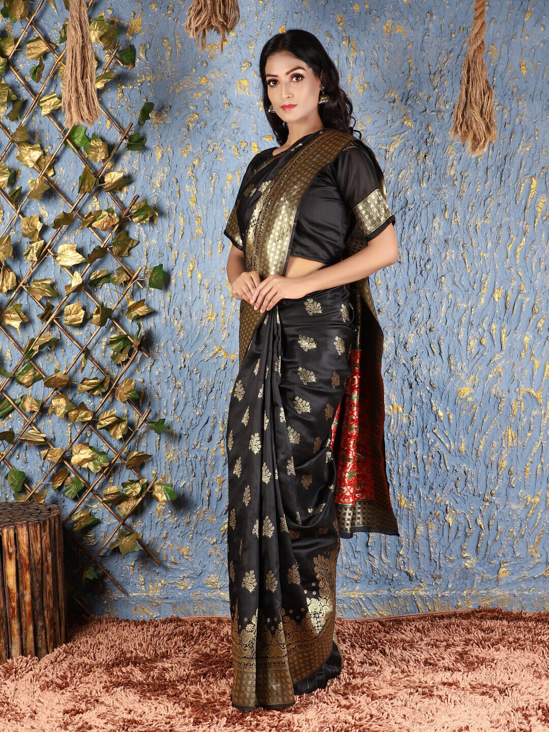 

61&7NX Floral Printed Zari Woven Design Saree, Black