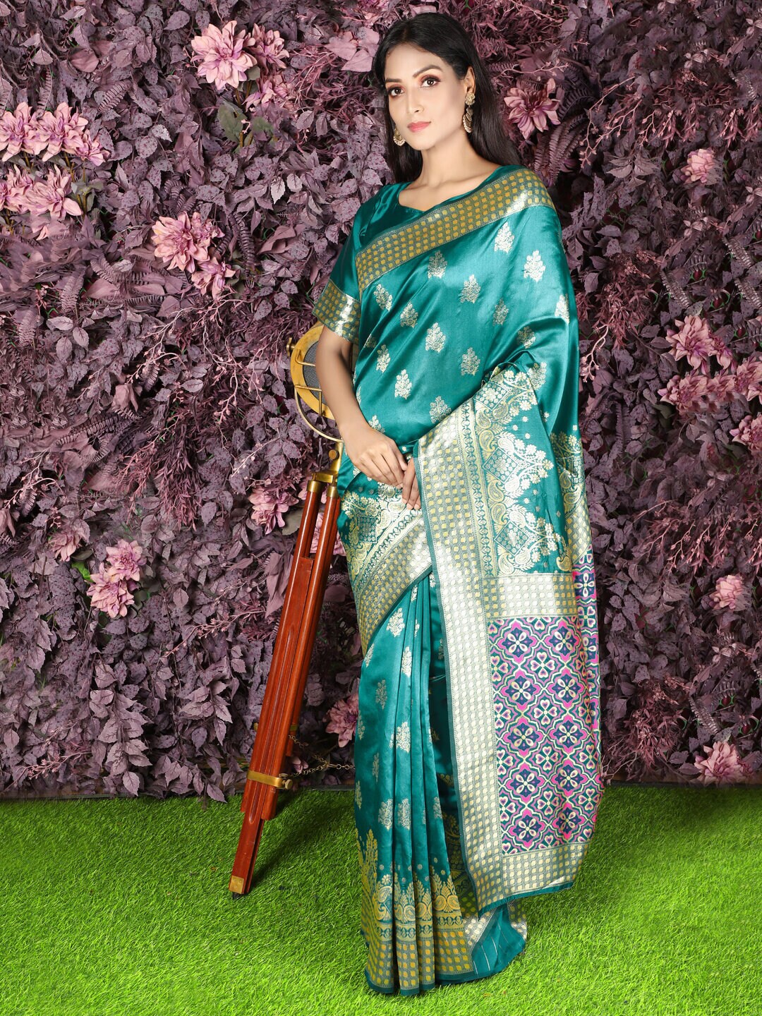 

61&7NX Ethnic Heavy Work Art Silk Saree, Green