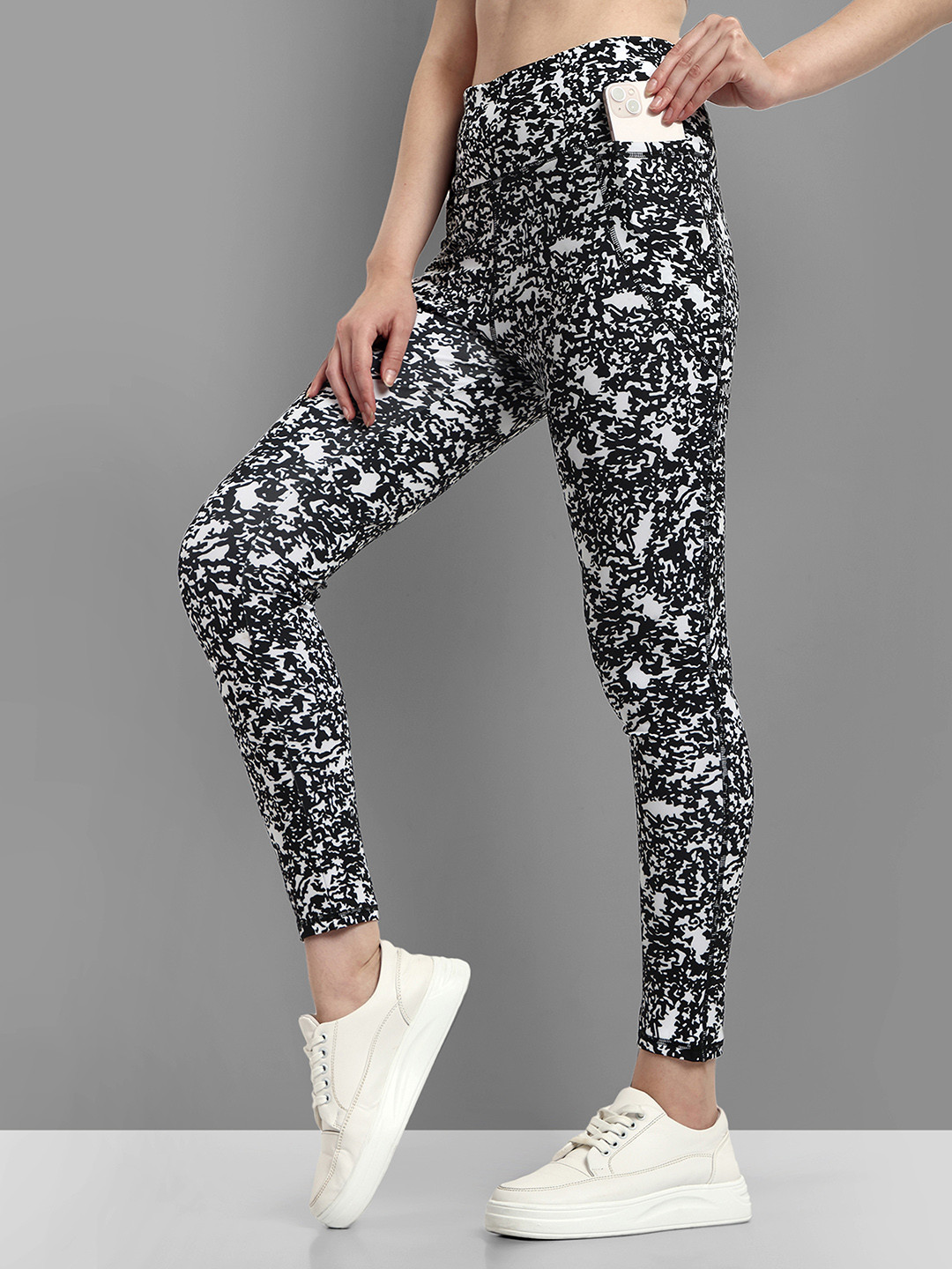 

KRONMENINEN Printed Relaxed-Fit Rapid-Dry Tights, Black