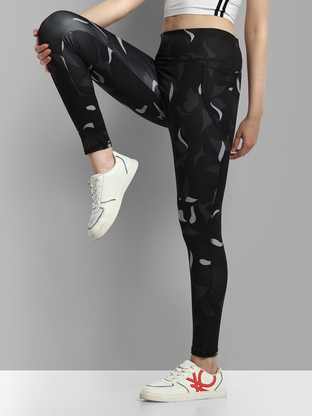 

KRONMENINEN Women Printed 4-Way Stretch Rapid-Dry Training Tights, Black