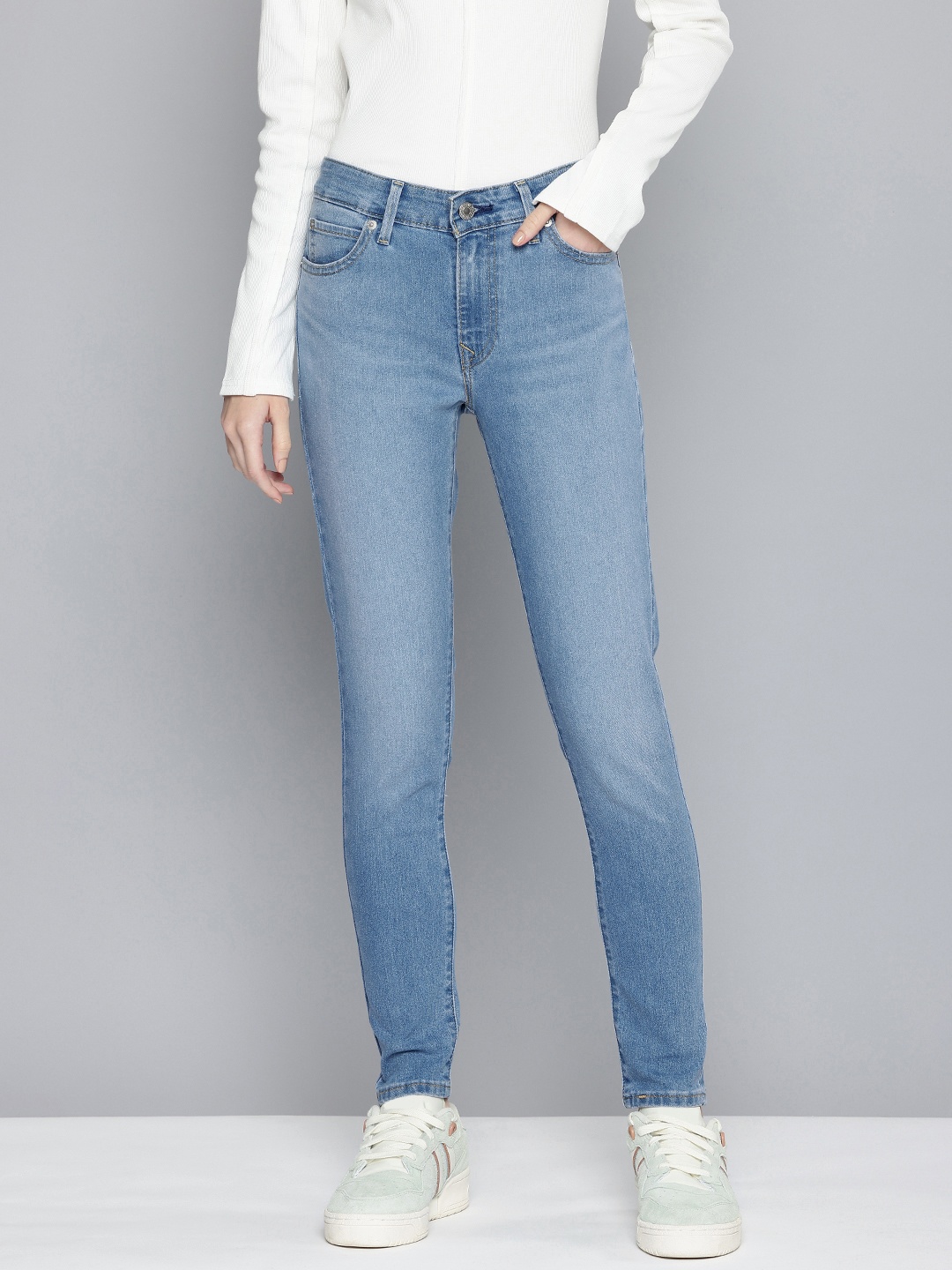

Levis Women 711 Skinny Fit Light Fade Stretchable Jeans, Blue