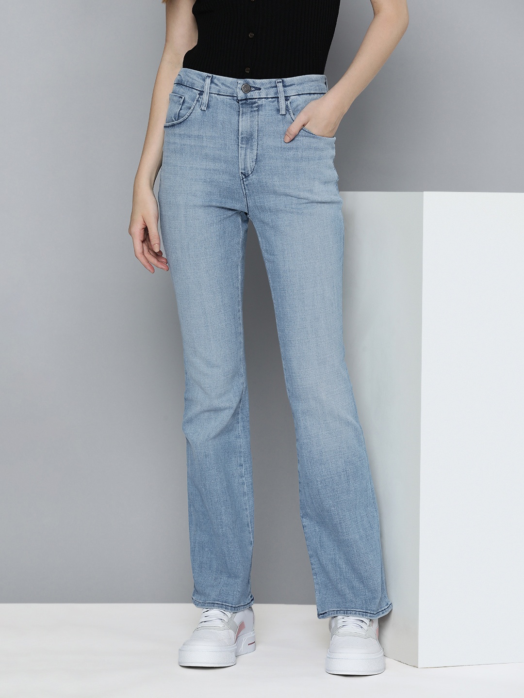 

Levis Women 725 Bootcut High-Rise Light Fade Stretchable Jeans, Blue