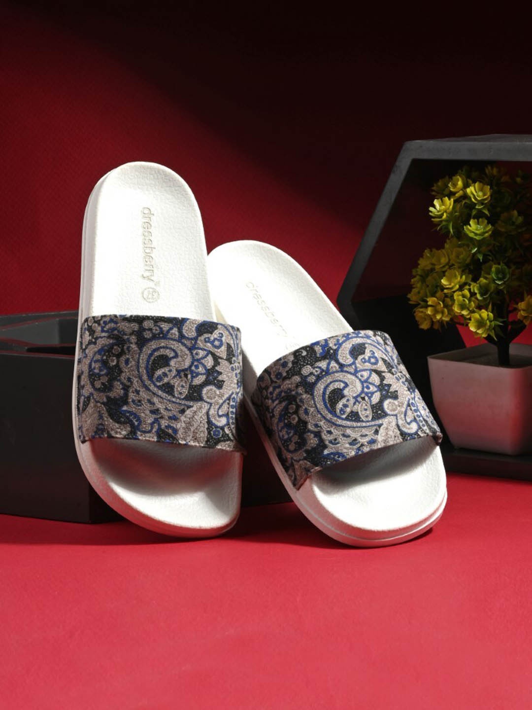 

DressBerry Women Blue Ethnic Motifs Printed Sliders