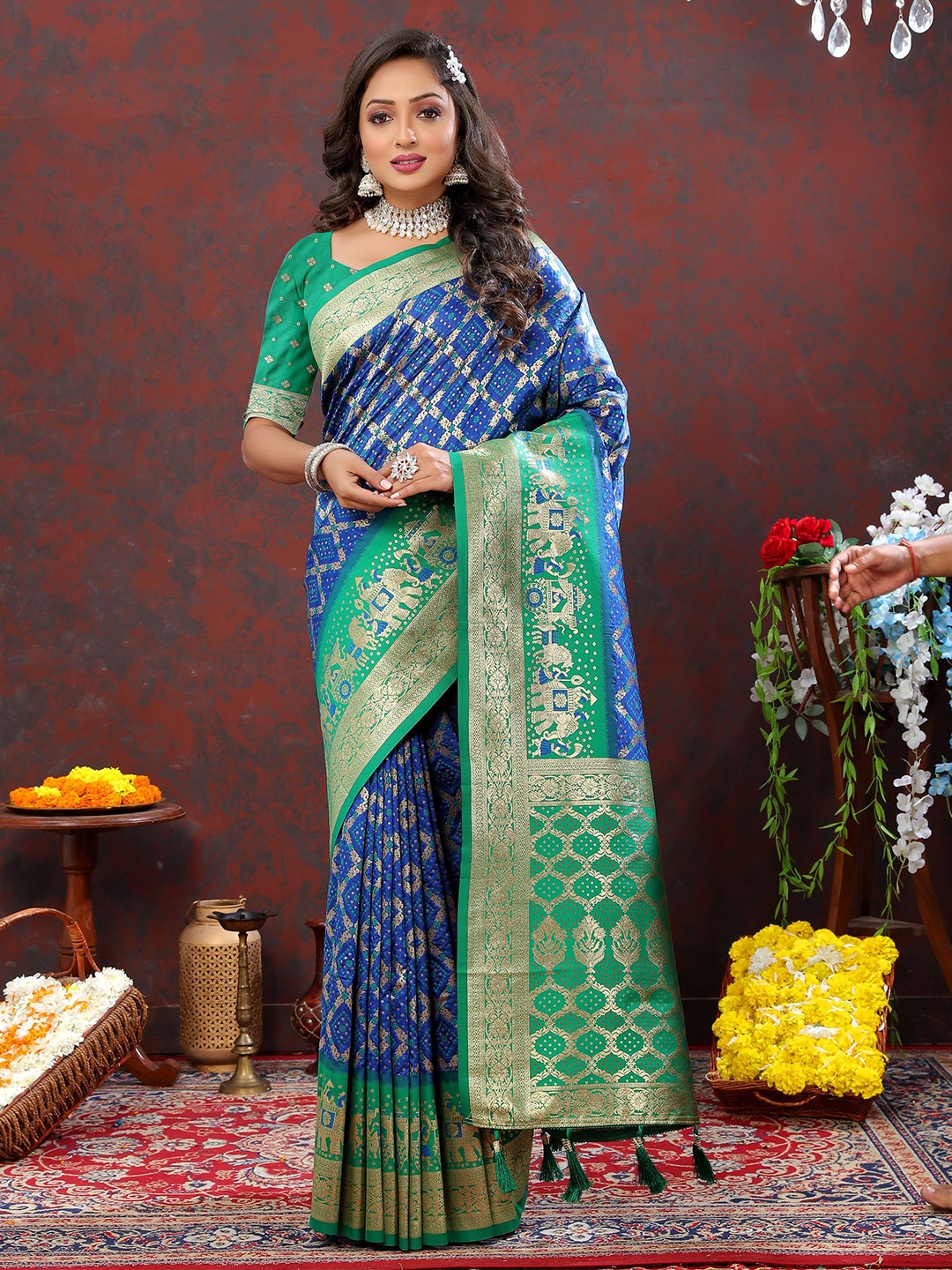 

NIWAA Zari Pure Silk Patola Saree with Tassels, Blue