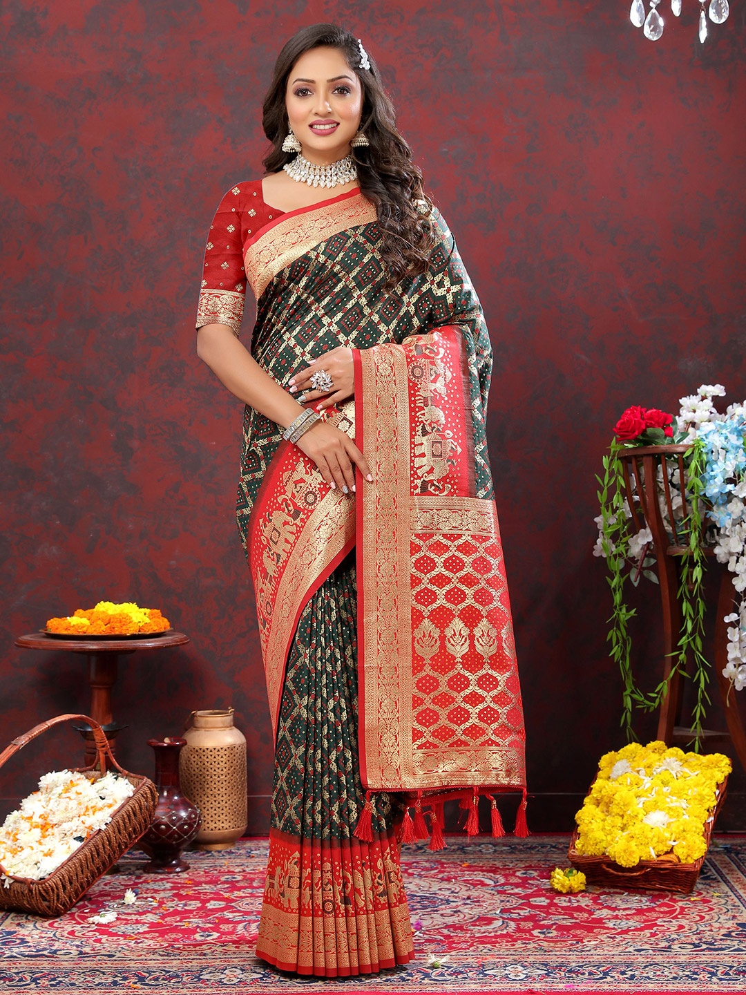 

NIWAA Zari Pure Silk Patola Saree, Green