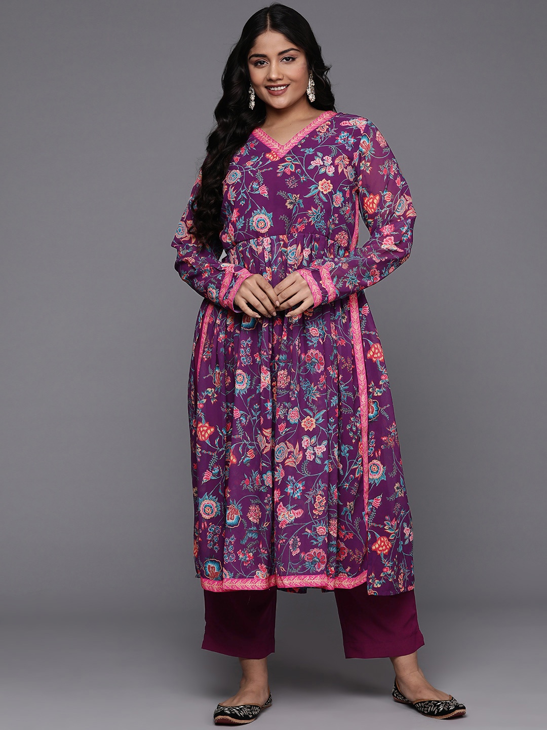 

A PLUS BY AHALYAA Plus Size Floral Printed High Slit Kurta with Trousers, Purple