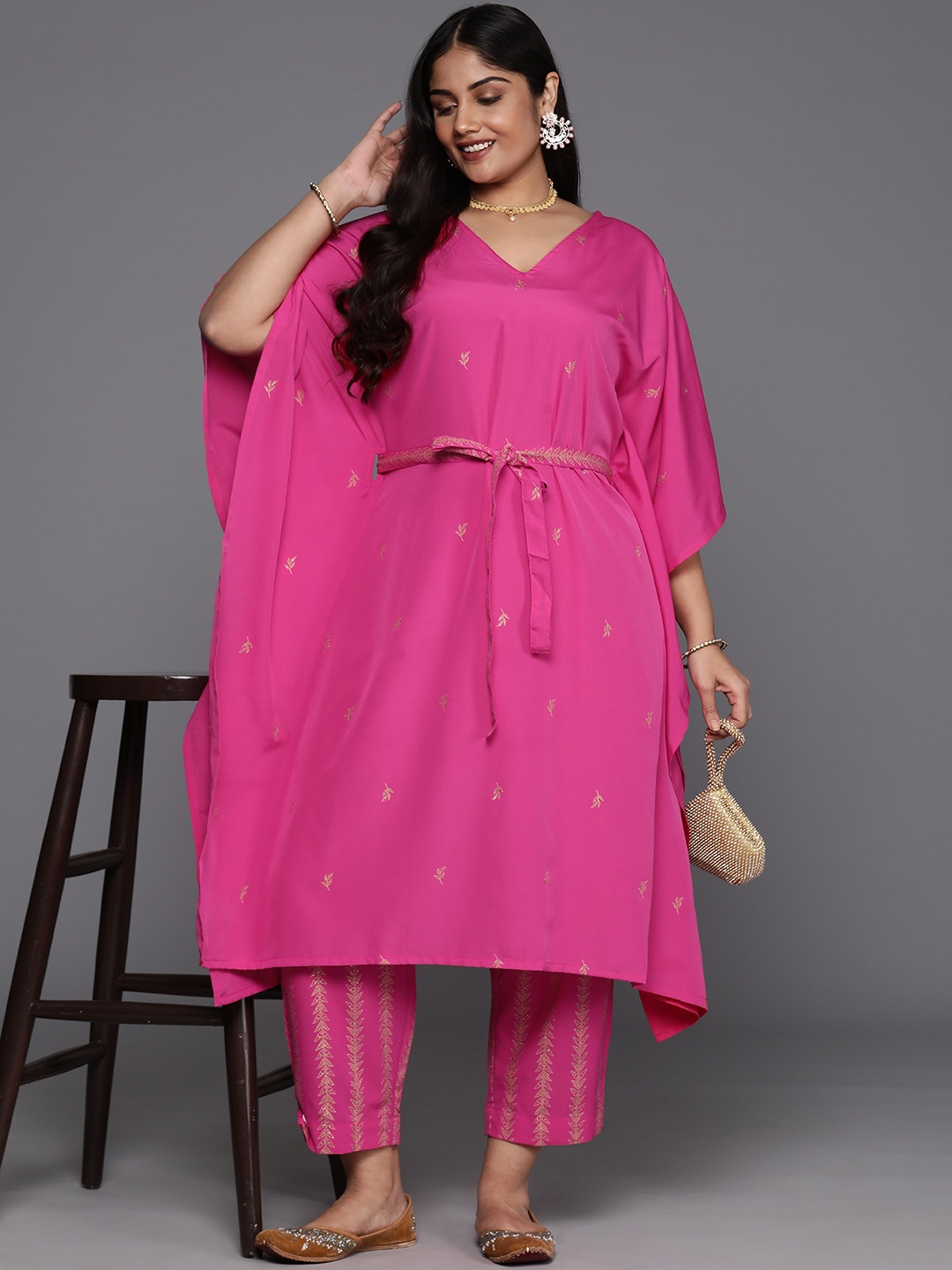 

A PLUS BY AHALYAA Plus Size Floral Printed Kaftan Fusion Kurta with Trousers & Belt, Pink