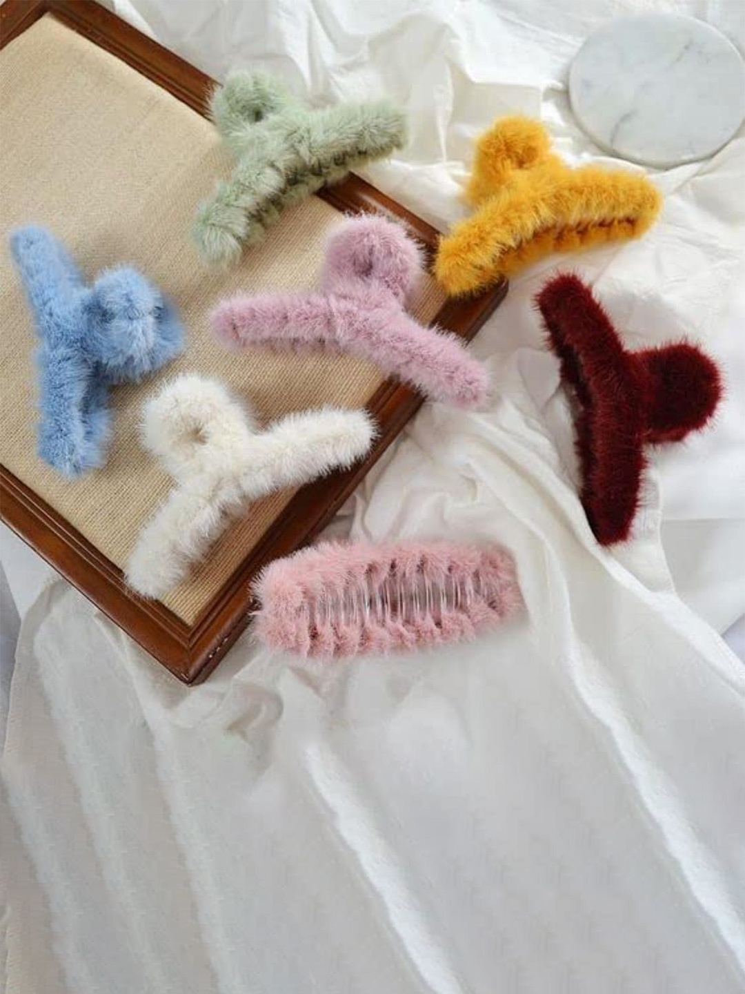 

DN Creation Women Assorted Set of 3 Fur Fleece Claw Clip