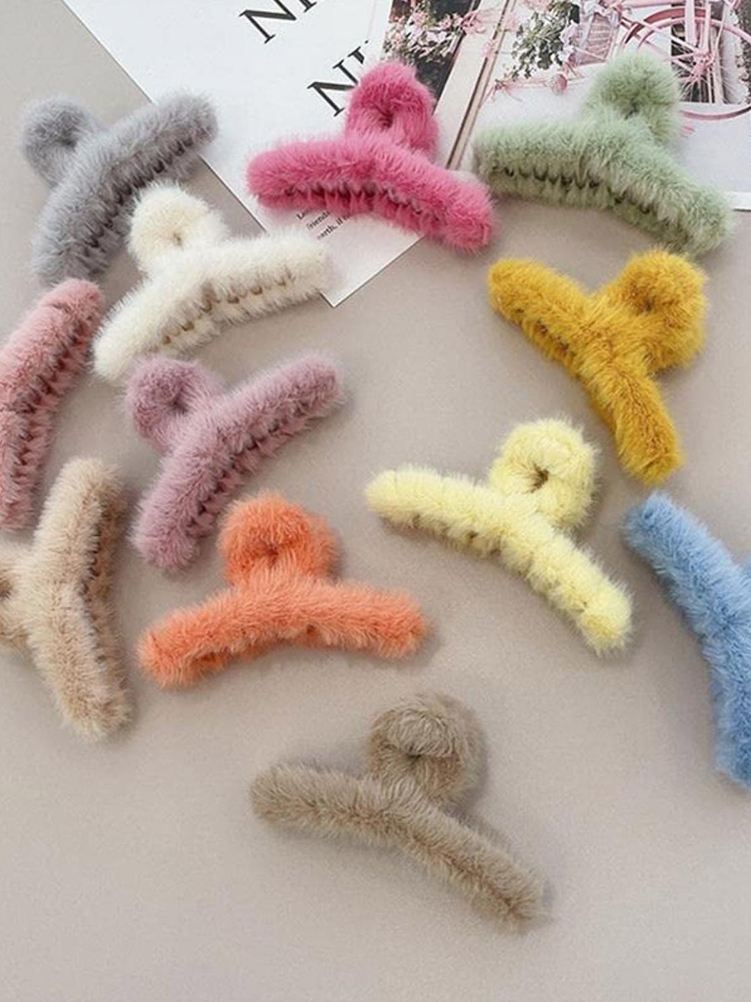 

DN Creation Women Assorted Set of 2 Fur Claw Clip