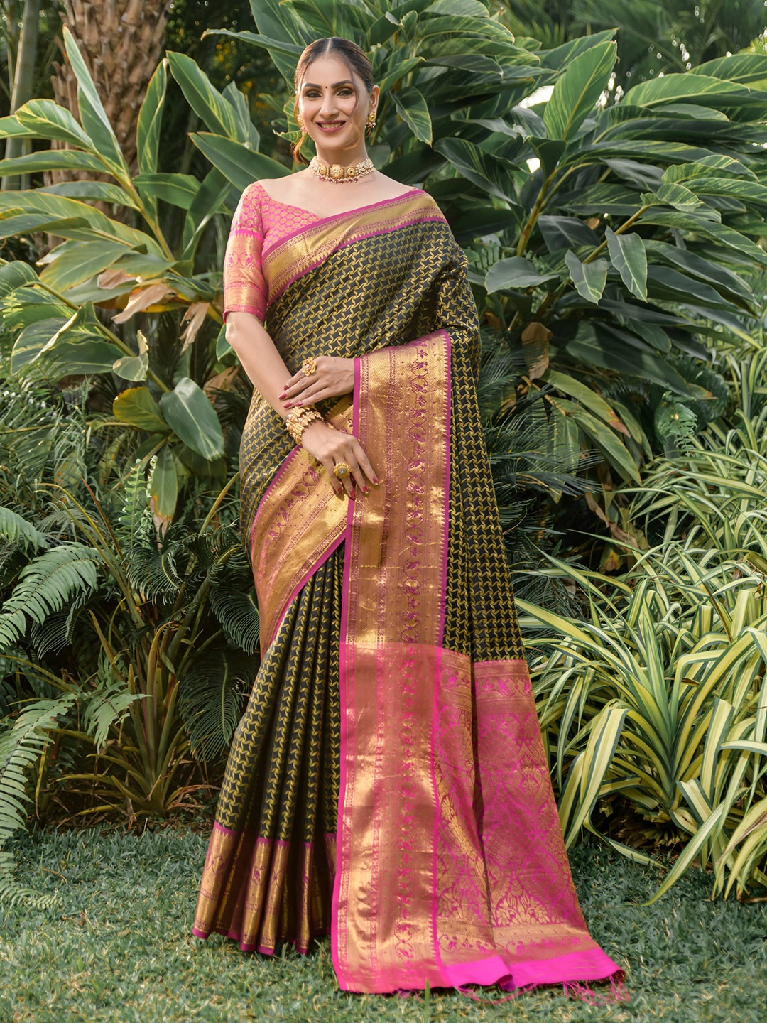 

PATIALAPICKS Woven Design Zari Pure Silk Heavy Work Paithani Saree, Grey