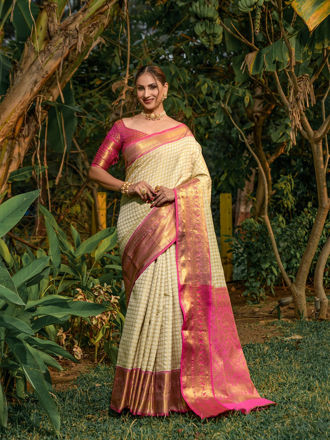 

PATIALAPICKS Woven Design Zari Pure Silk Heavy Work Kanjeevaram Saree, Cream