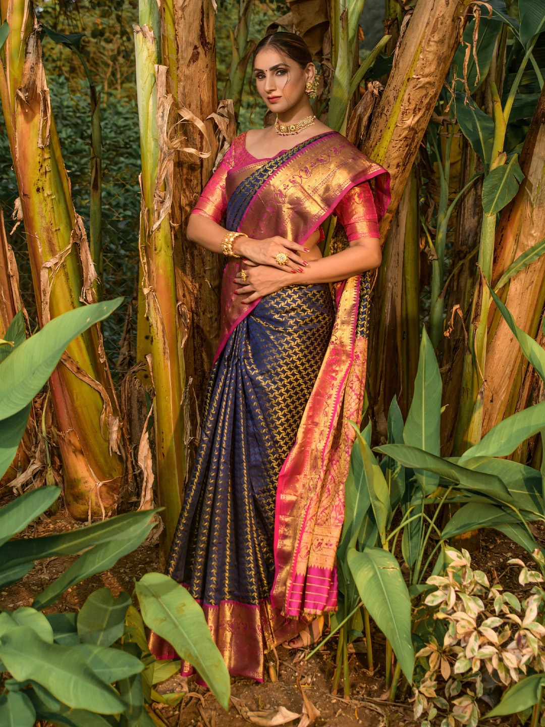 

PATIALAPICKS Woven Design Zari Pure Silk Heavy Work Kanjeevaram Saree, Navy blue