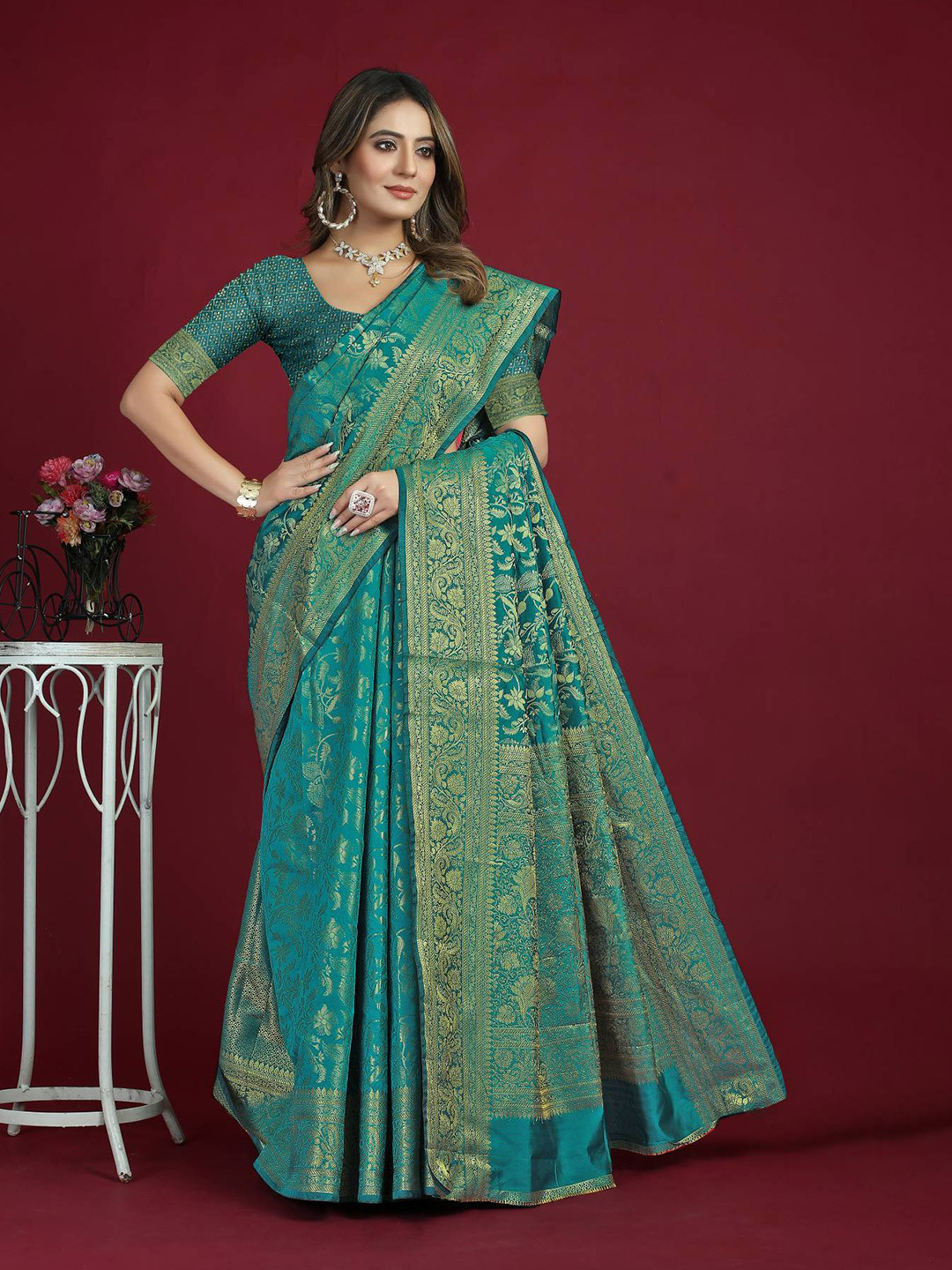 

PATIALAPICKS Woven Design Zari Pure Silk Heavy Work Kanjeevaram Saree, Green