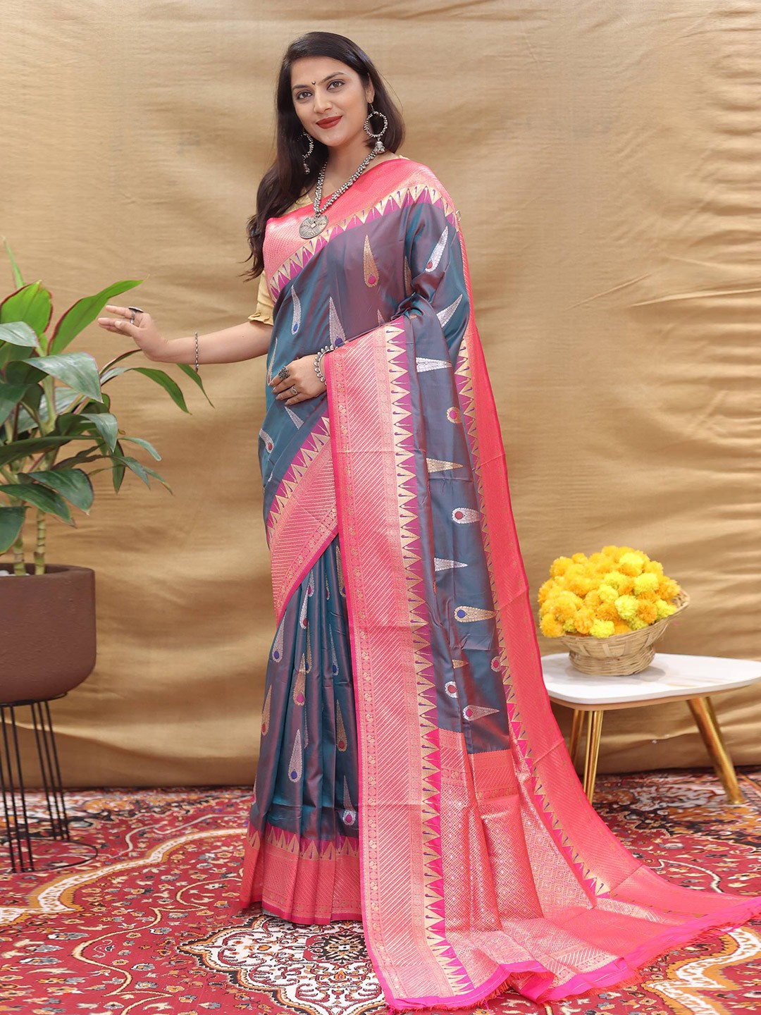 

PATIALAPICKS Woven Design Zari Pure Silk Heavy Work Kanjeevaram Saree, Grey