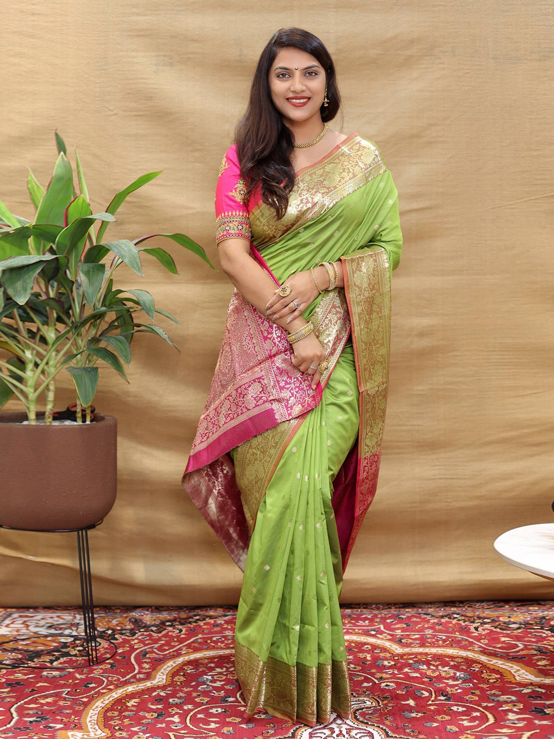 

PATIALAPICKS Woven Design Zari Pure Silk Heavy Work Kanjeevaram Saree, Lime green