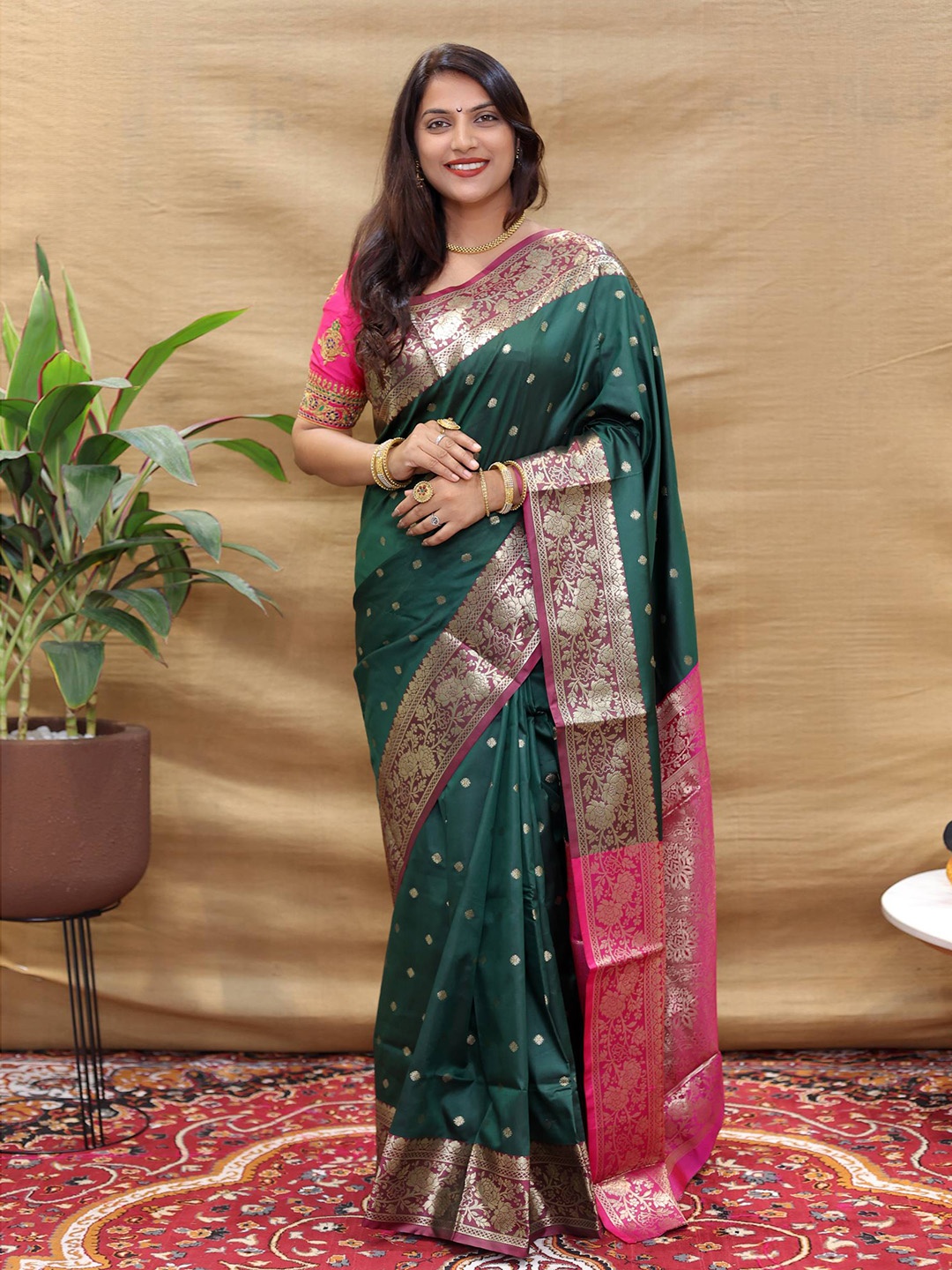 

PATIALAPICKS Woven Design Zari Pure Silk Heavy Work Kanjeevaram Saree, Green