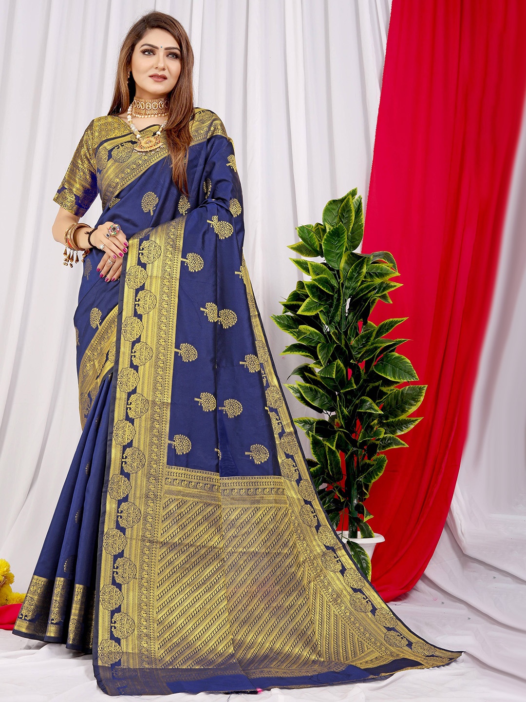 

PATIALAPICKS Ethnic Motifs Woven Design Zari Pure Silk Kanjeevaram Saree, Navy blue