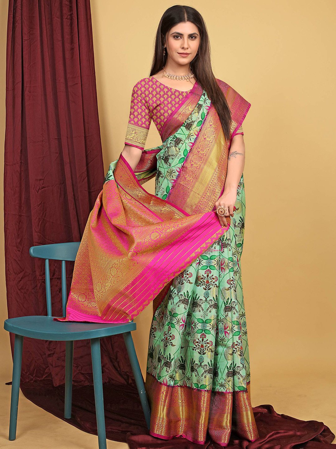 

PATIALAPICKS Floral Woven Design Zari Pure Silk Kanjeevaram Saree, Lime green