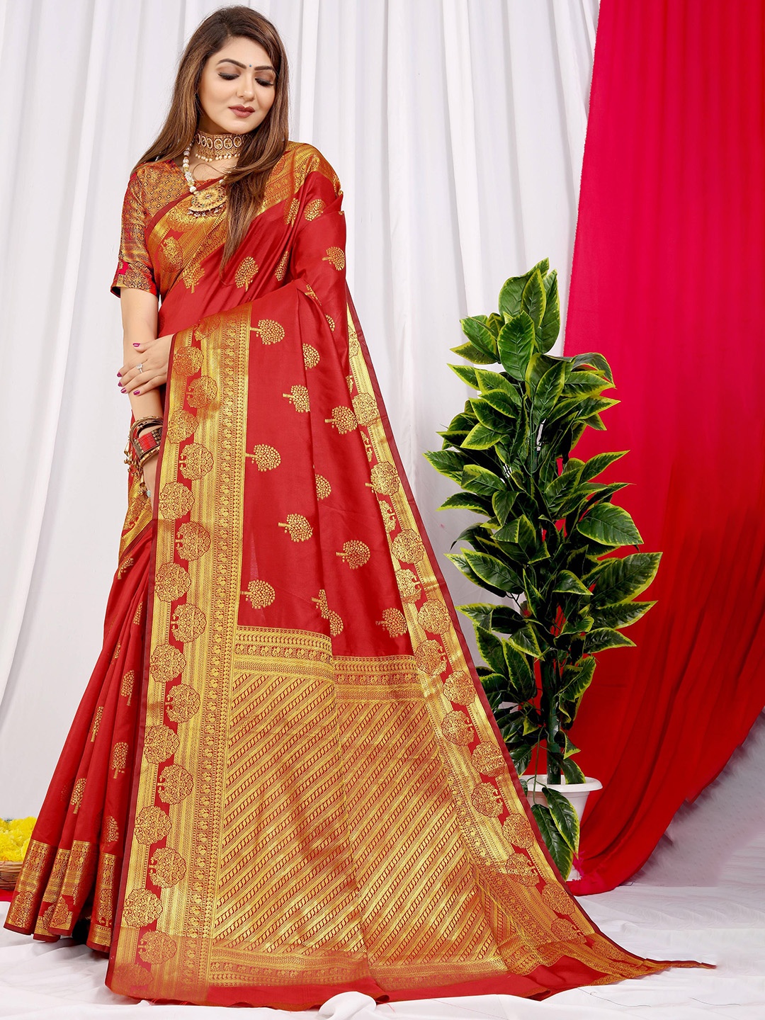 

PATIALAPICKS Woven Design Zari Pure Silk Heavy Work Kanjeevaram Saree, Red