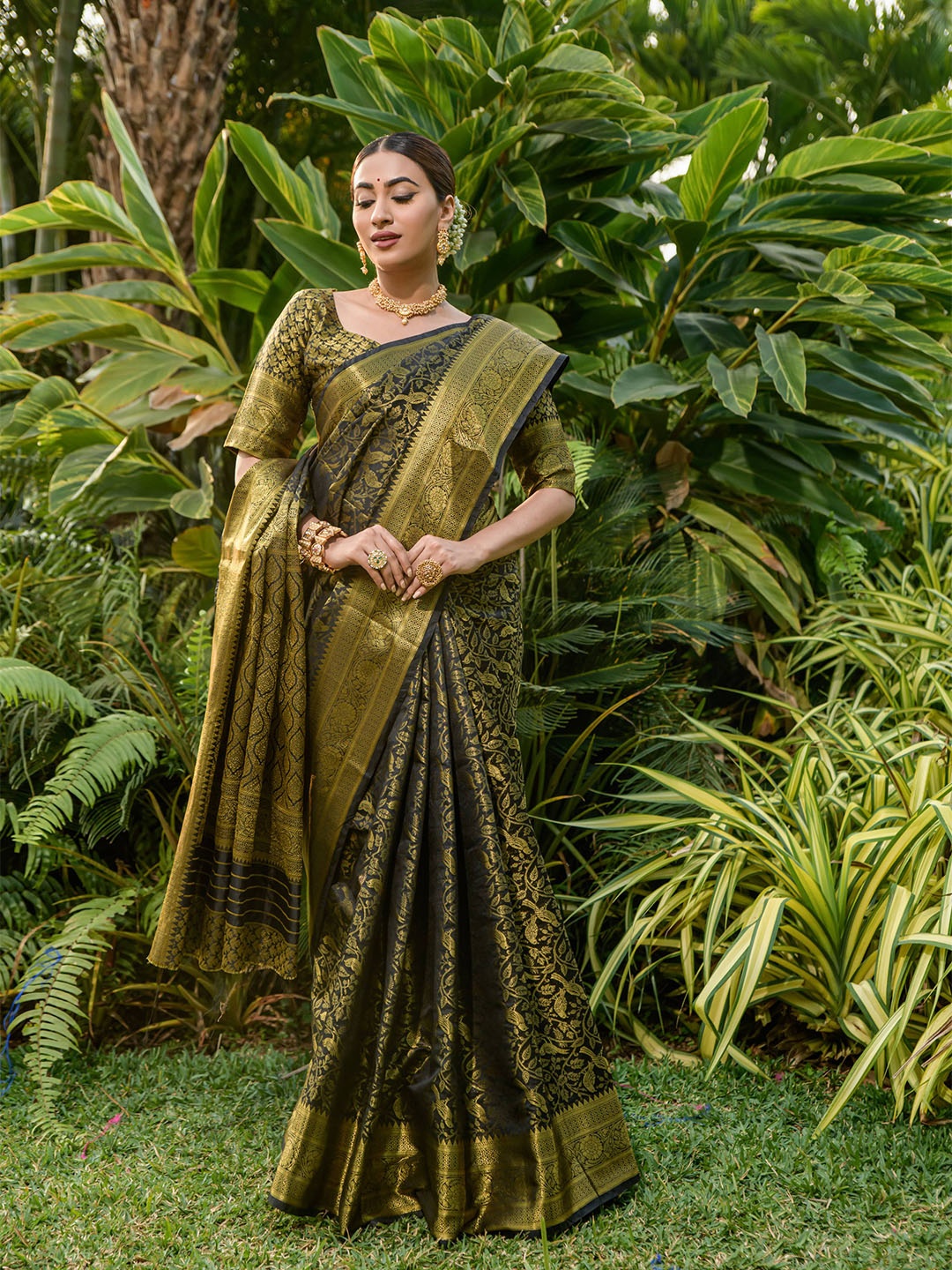 

PATIALAPICKS Woven Design Zari Pure Silk Heavy Work Kanjeevaram Saree, Black